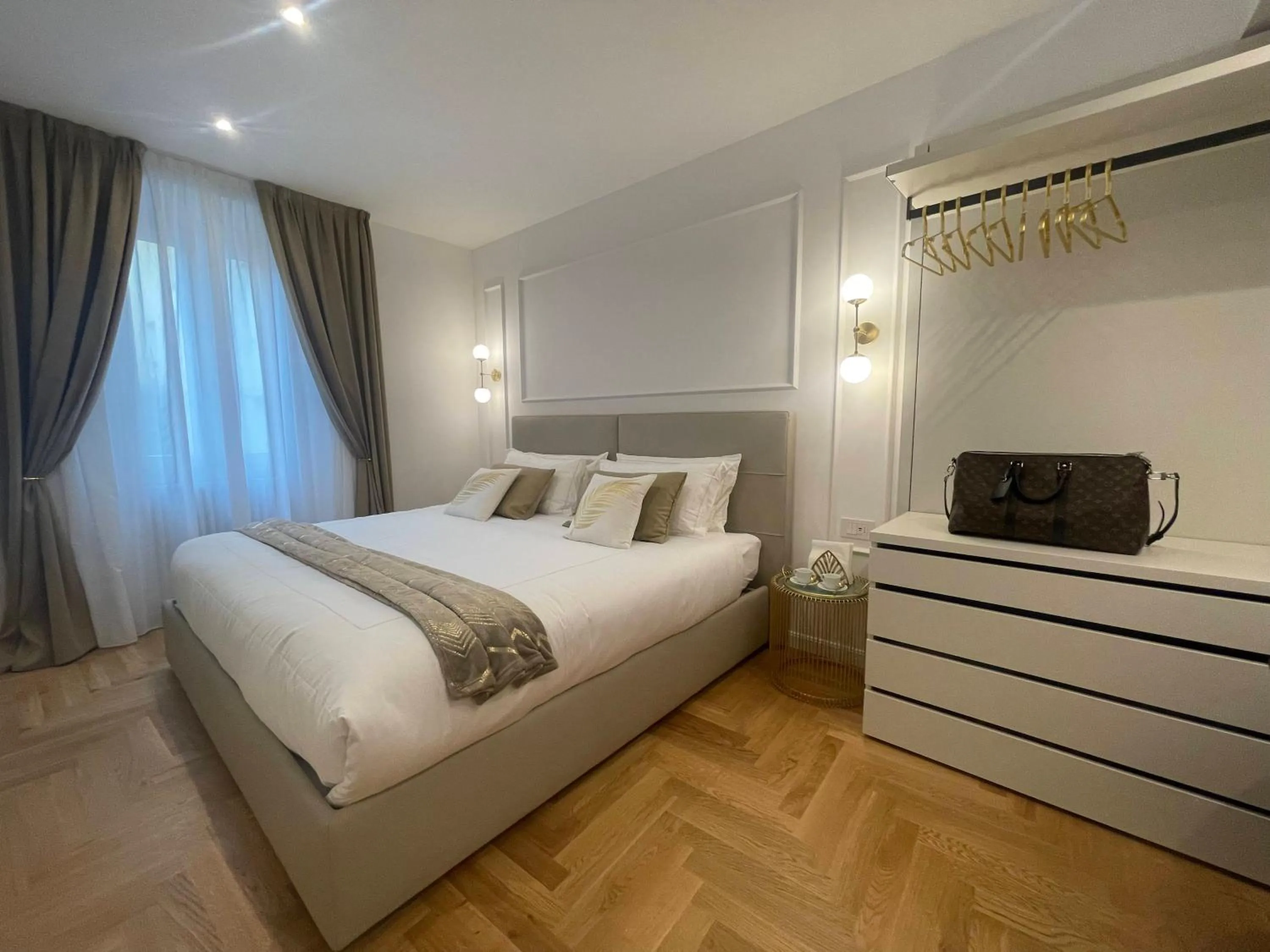 Bed in Bellagio Luxury Suites Apartments