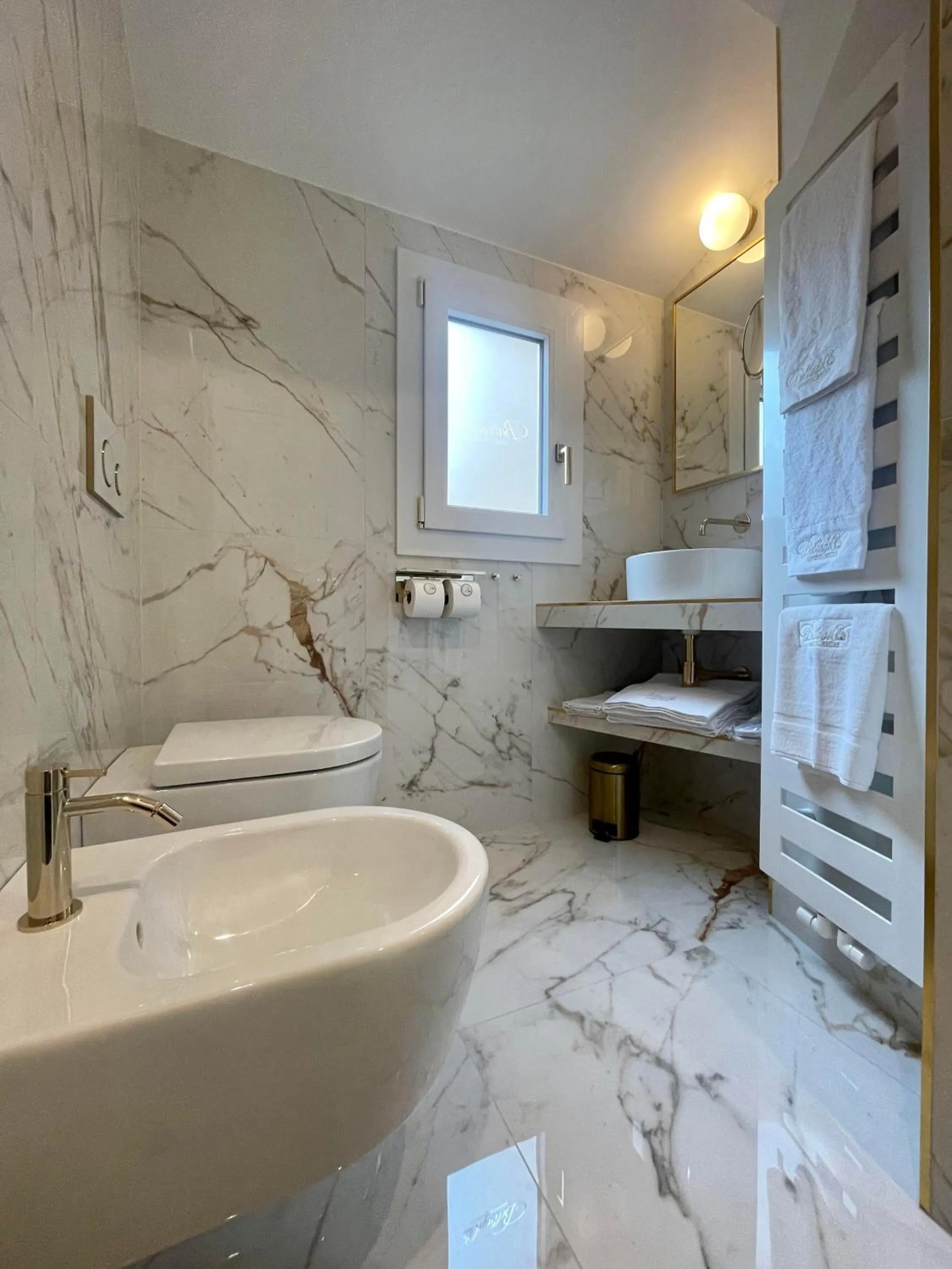 Shower in Bellagio Luxury Suites Apartments