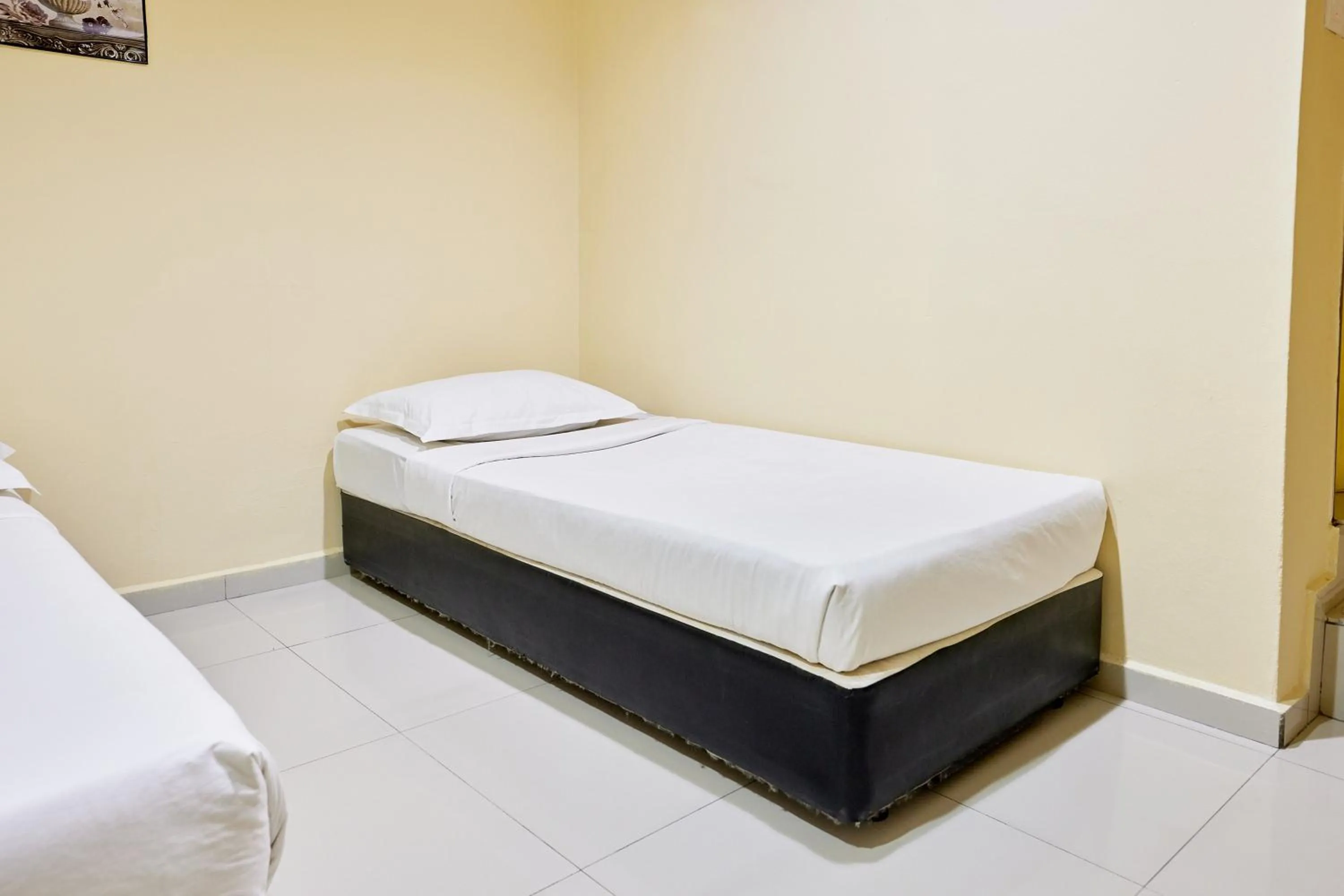 Bedroom, Bed in Hotel Inap Sri Gombak