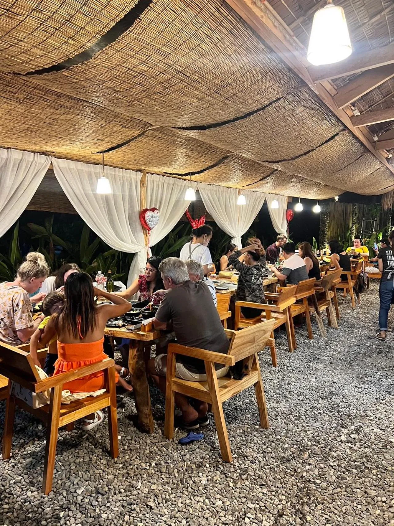 Restaurant/places to eat in AA Jungle Guesthouse Deluxe