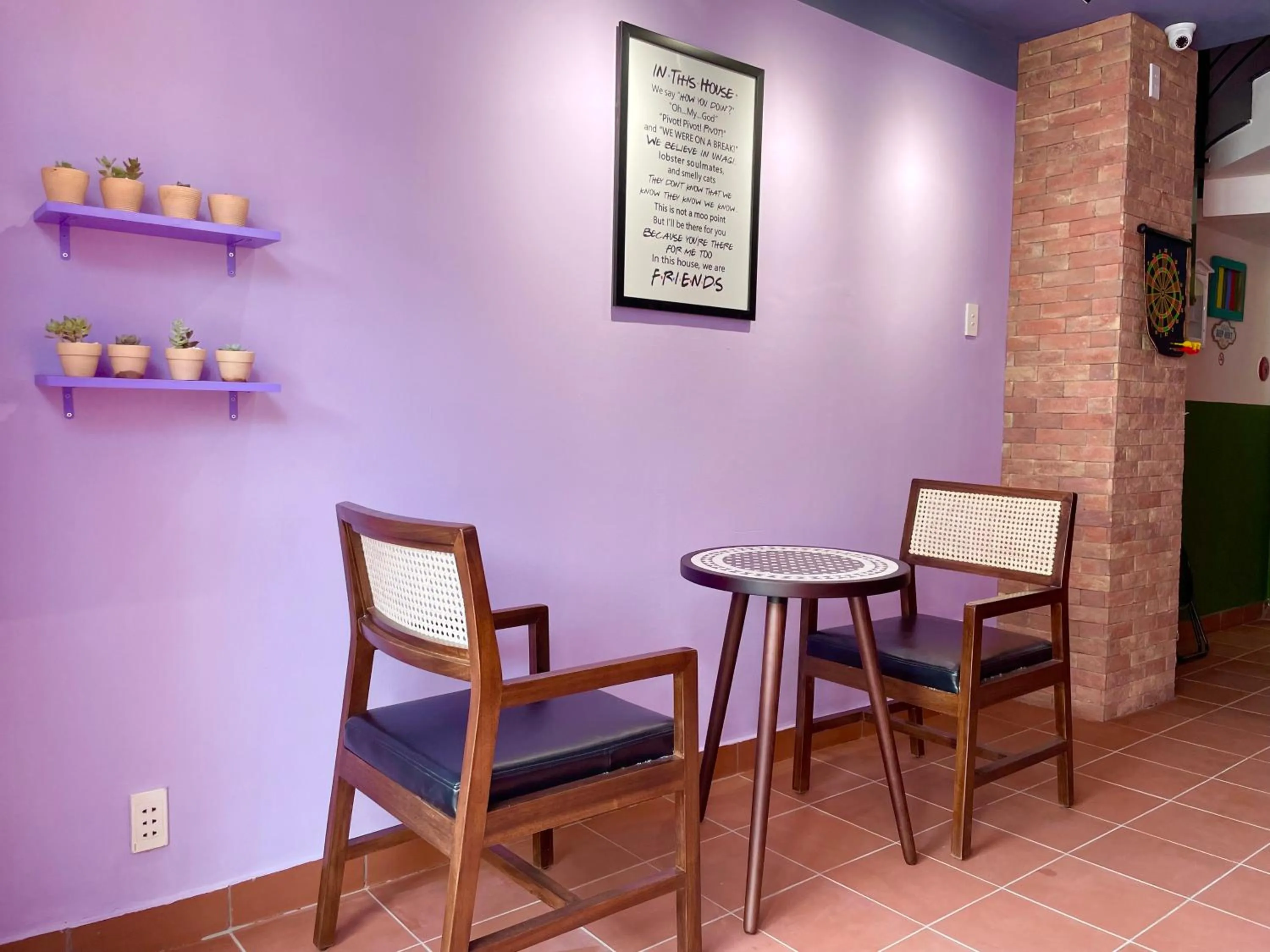 Restaurant/places to eat in Ahu Hotel & Apartment