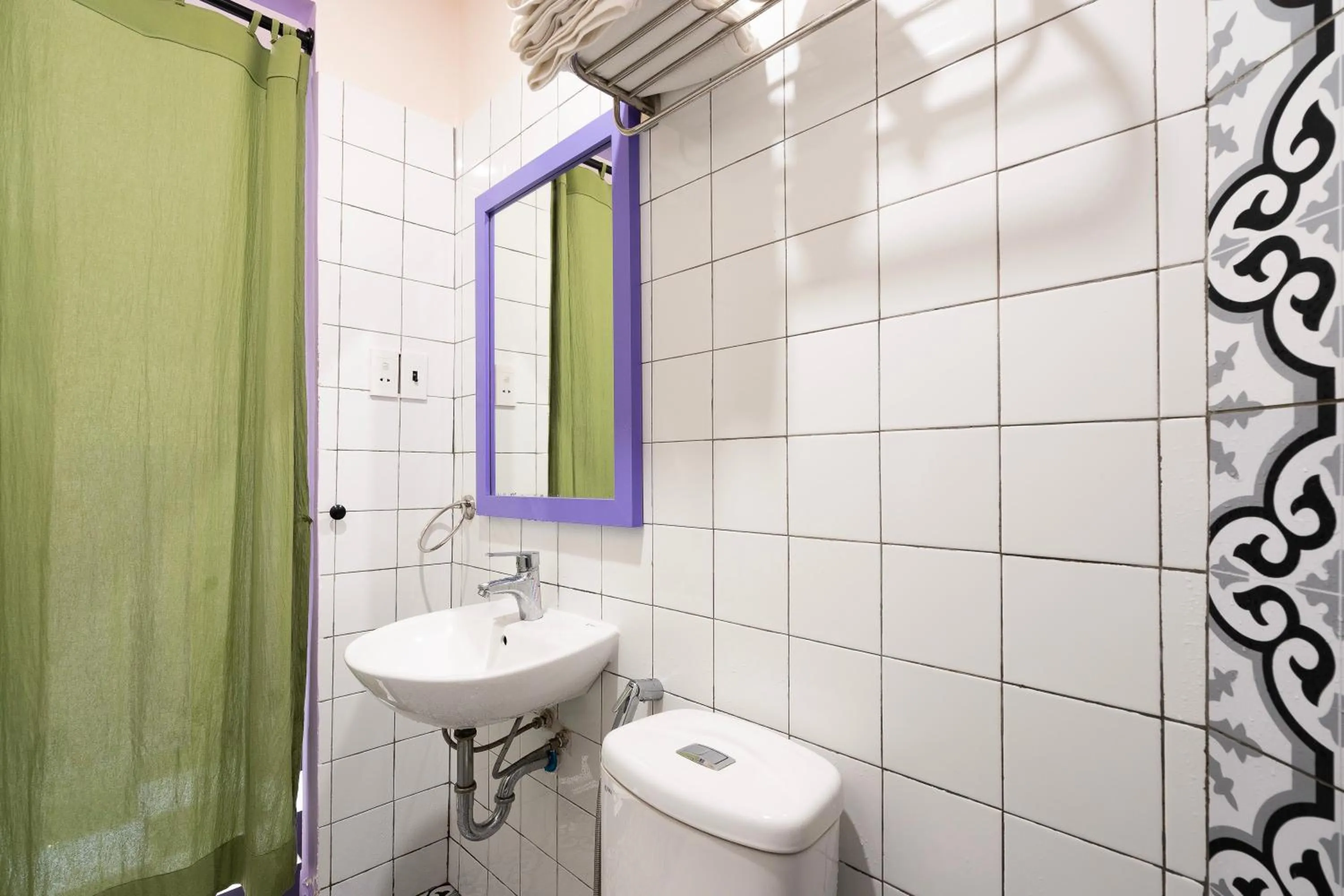 Bathroom in Ahu Hotel & Apartment