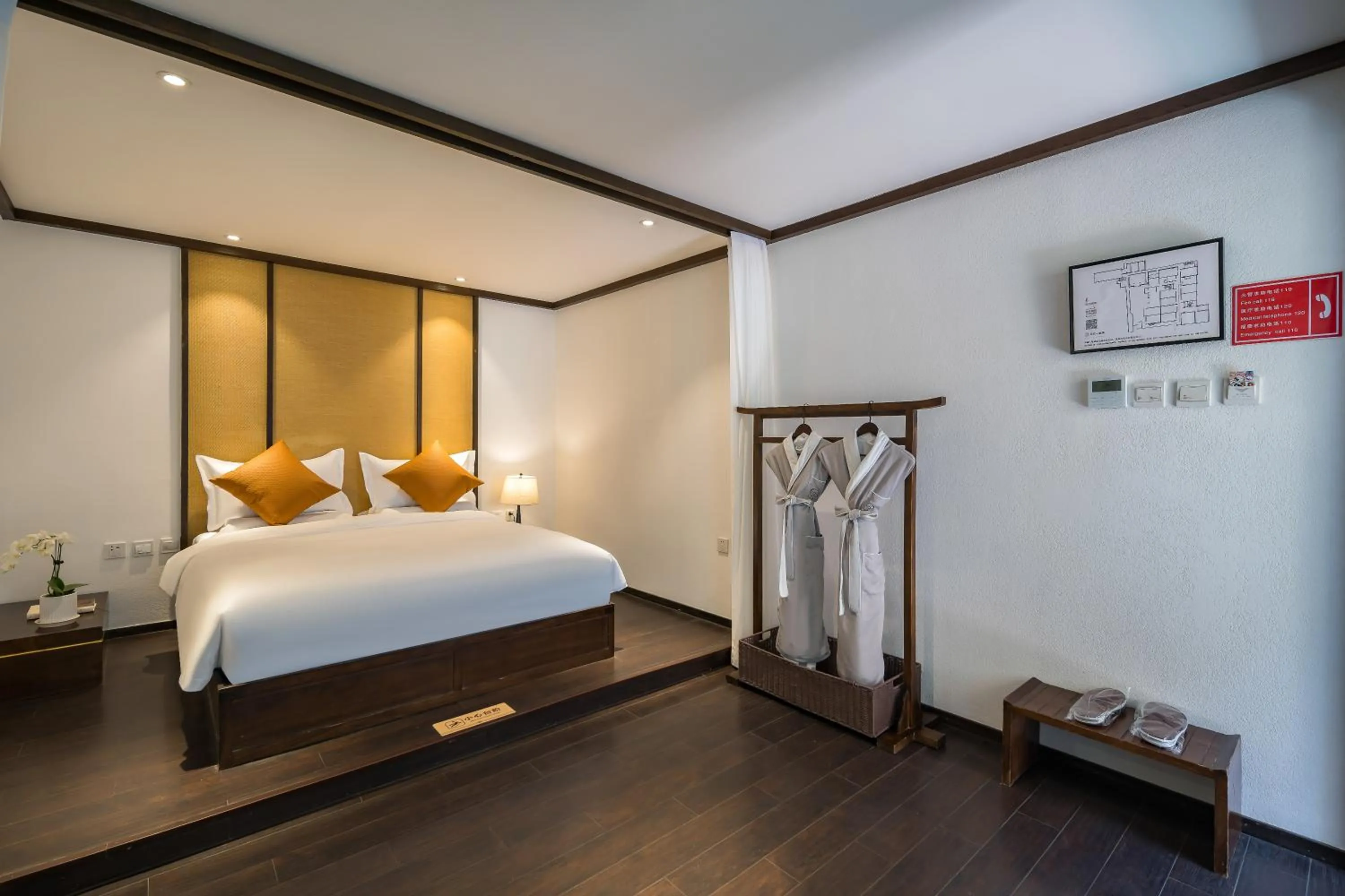 Bed in Dasein Youlan Hotel-Near the Forbidden City, Tiananmen Square, Guijie Street, Beihai Park, Jingshan Park, and Yonghe Temple