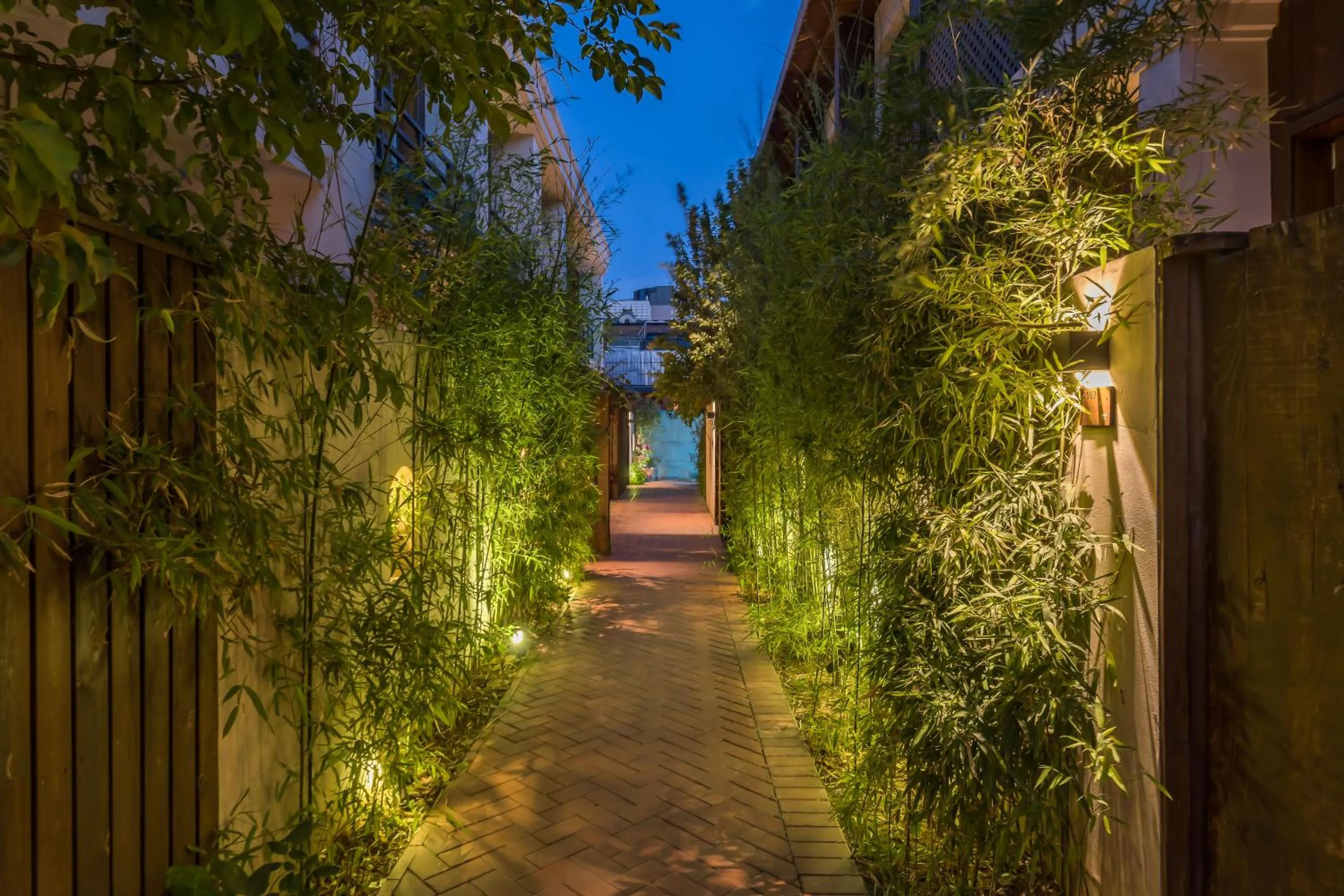 Night in Dasein Youlan Hotel-Near the Forbidden City, Tiananmen Square, Guijie Street, Beihai Park, Jingshan Park, and Yonghe Temple