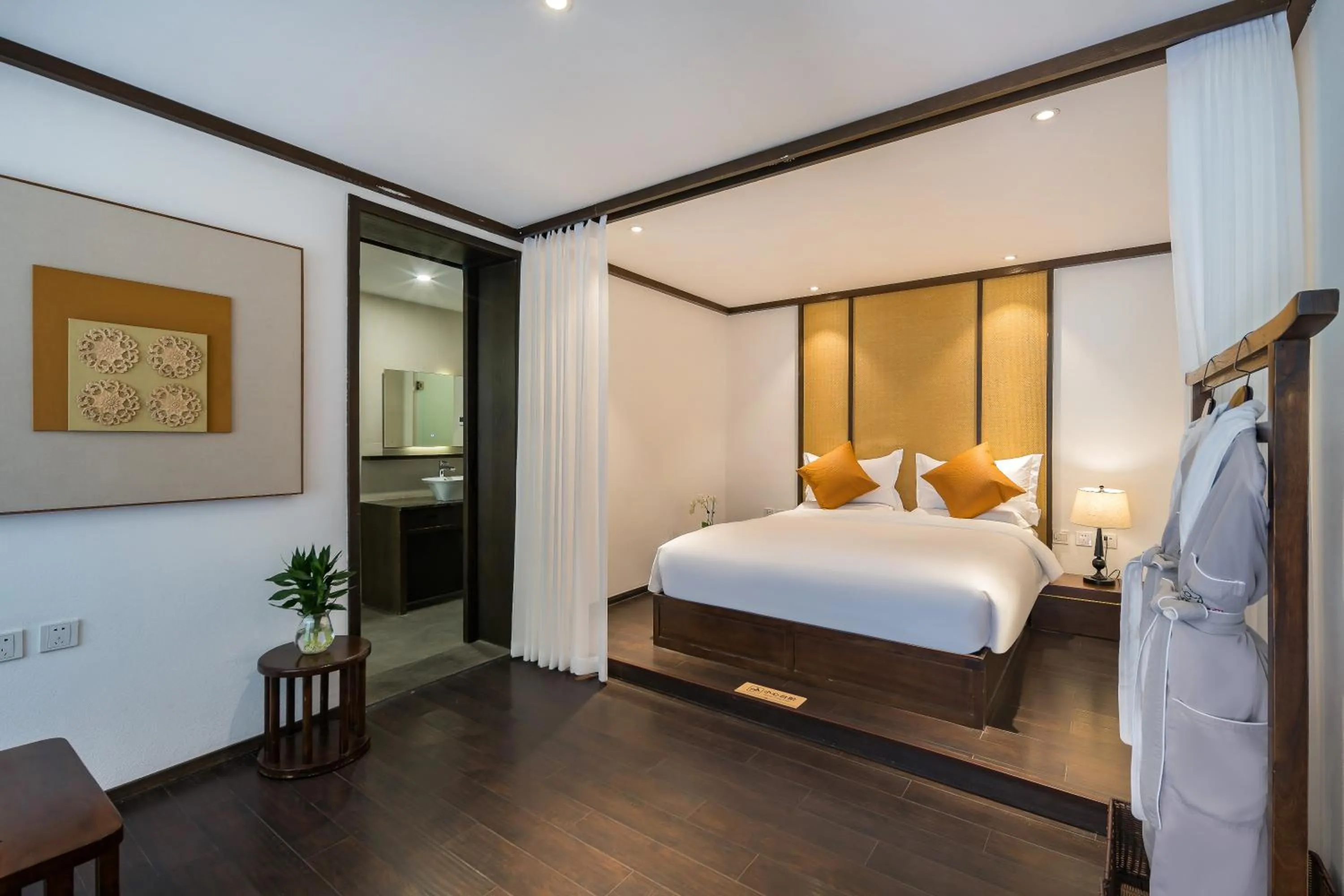 Photo of the whole room, Bed in Dasein Youlan Hotel-Near the Forbidden City, Tiananmen Square, Guijie Street, Beihai Park, Jingshan Park, and Yonghe Temple
