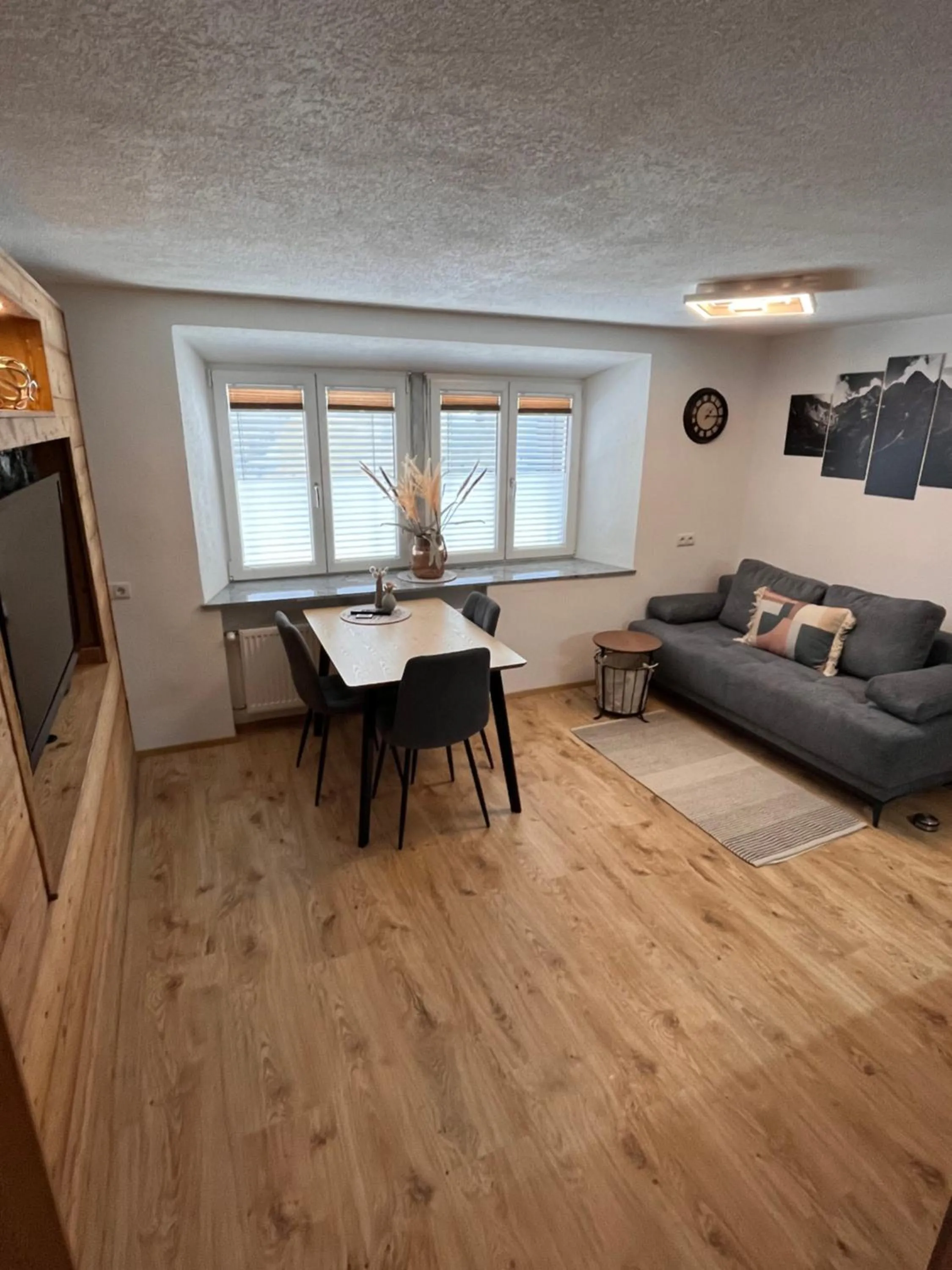 Seating area in Apart Mark