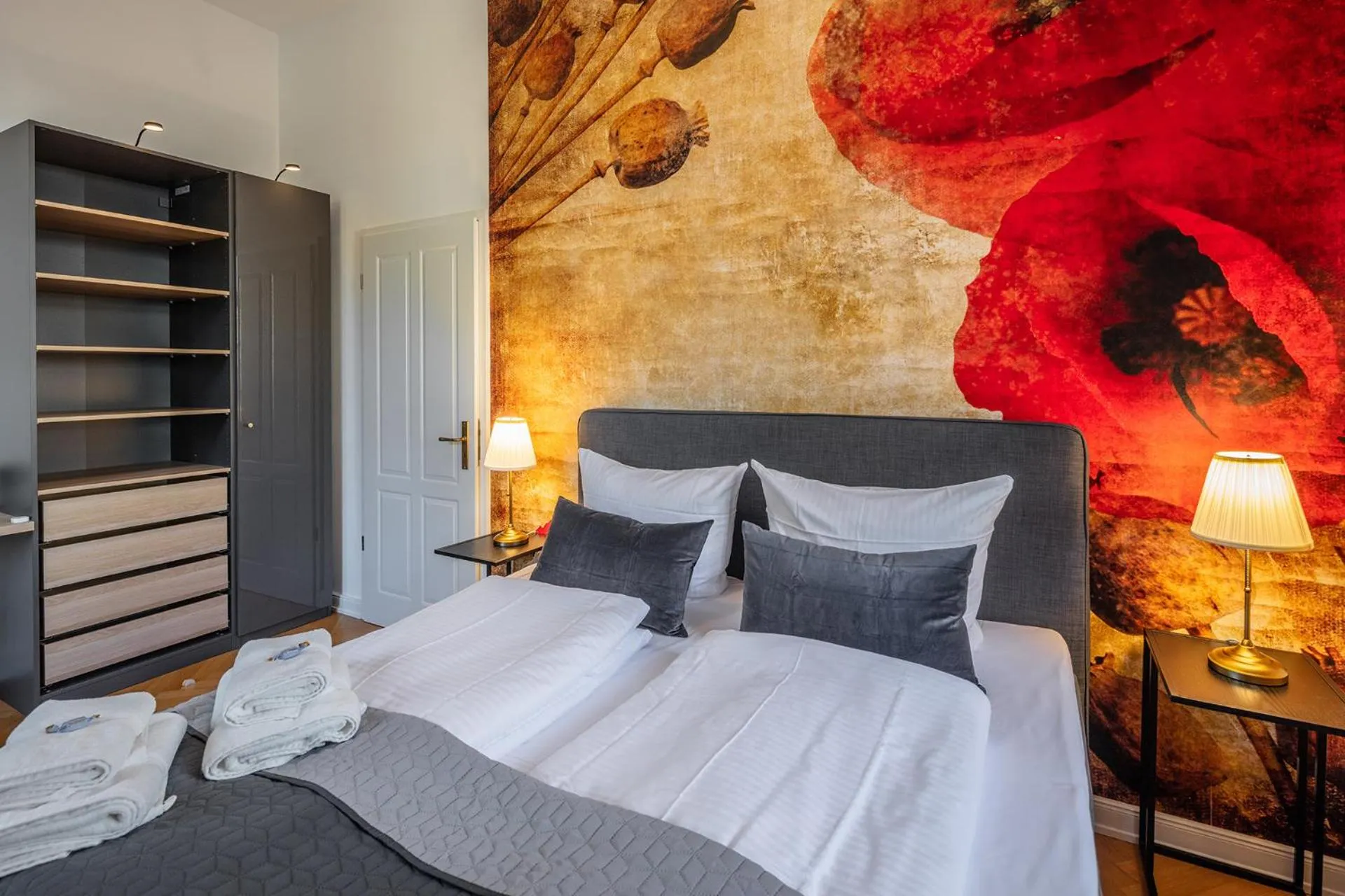Bed in Acapella Suite Allegro 76qm I Altstadt l Weinberg