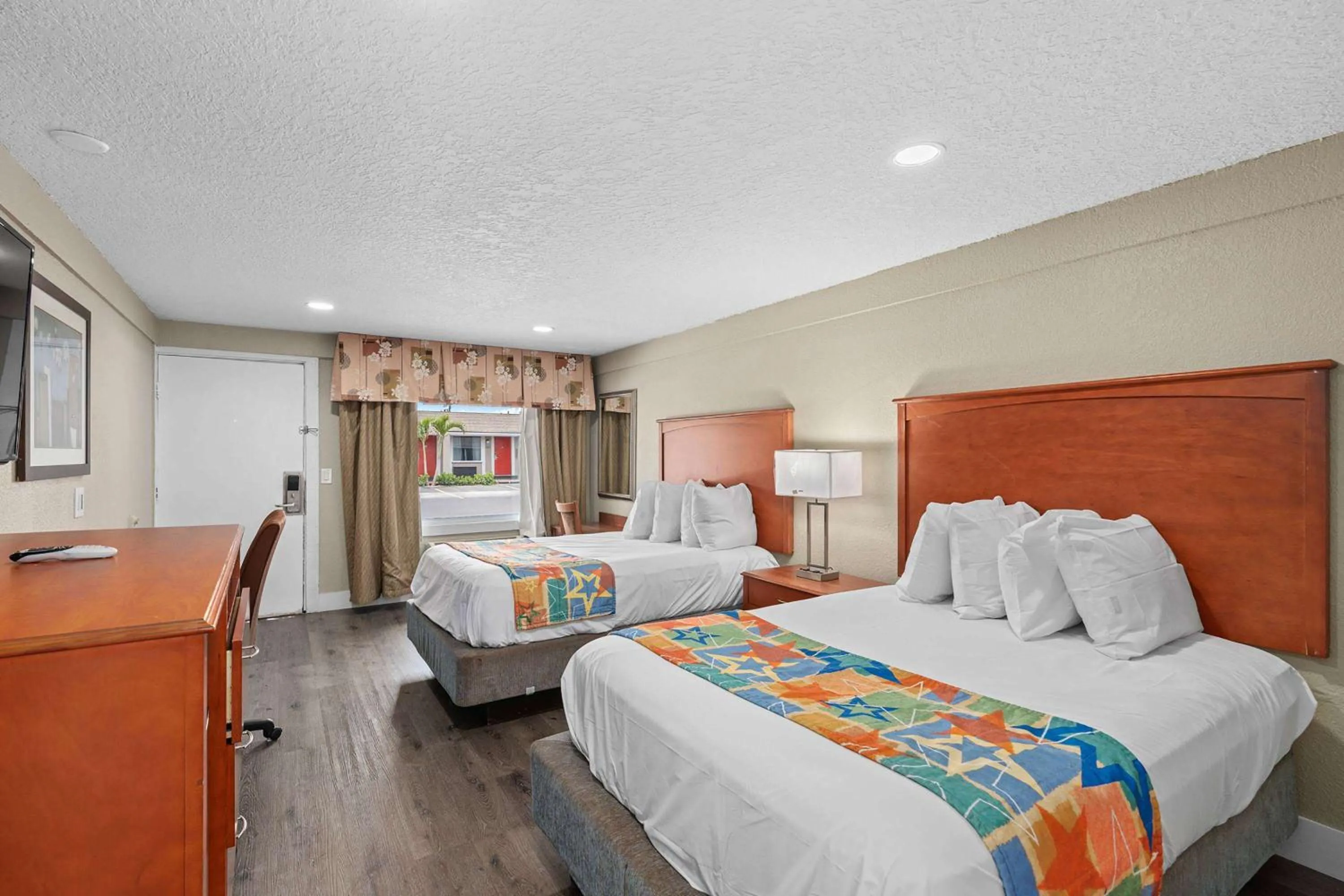 Photo of the whole room, Bed in Travelodge by Wyndham Kissimmee Orlando