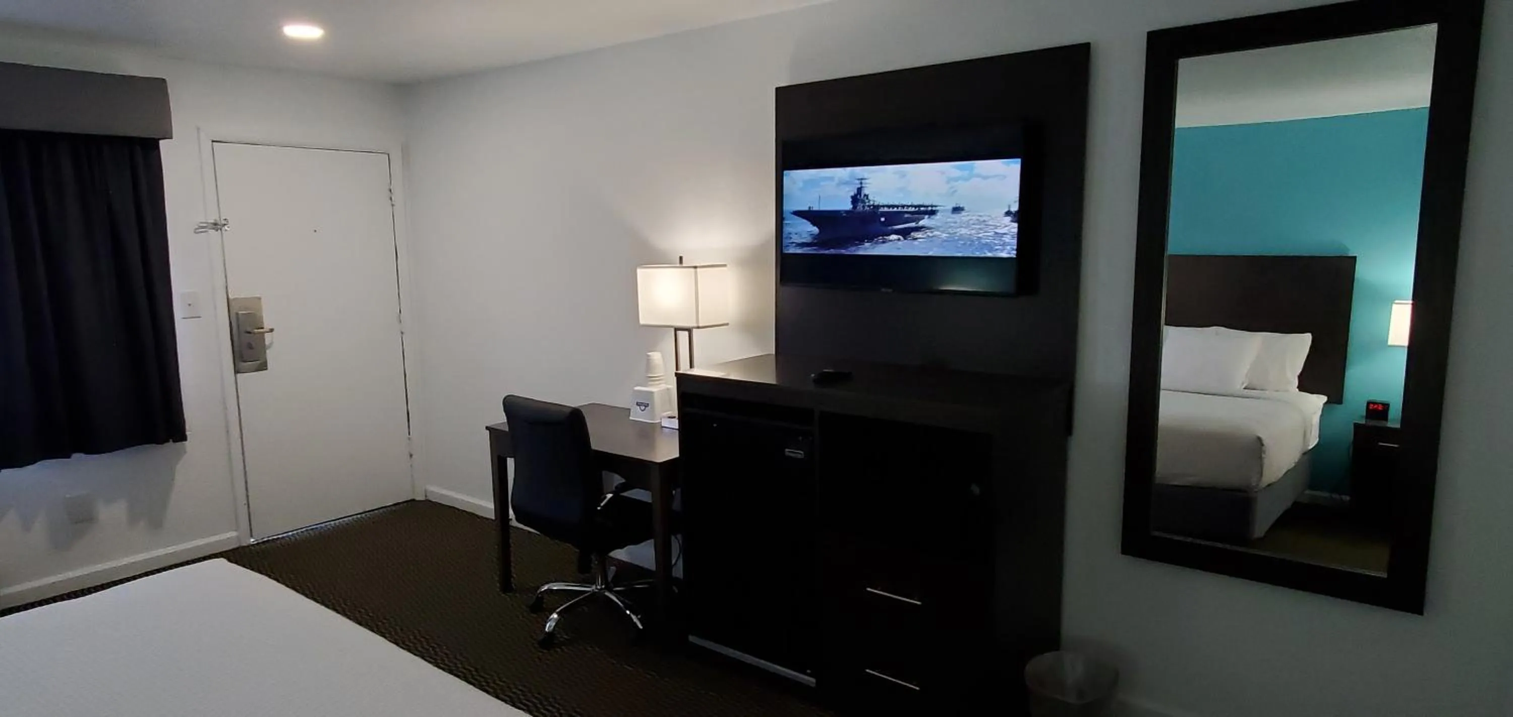 Photo of the whole room, Bed in Travelodge by Wyndham Livonia Canton Novi Detroit Area