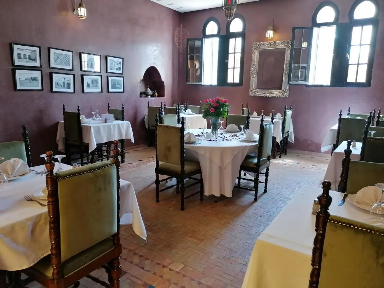 Restaurant/places to eat in Riad Yacout