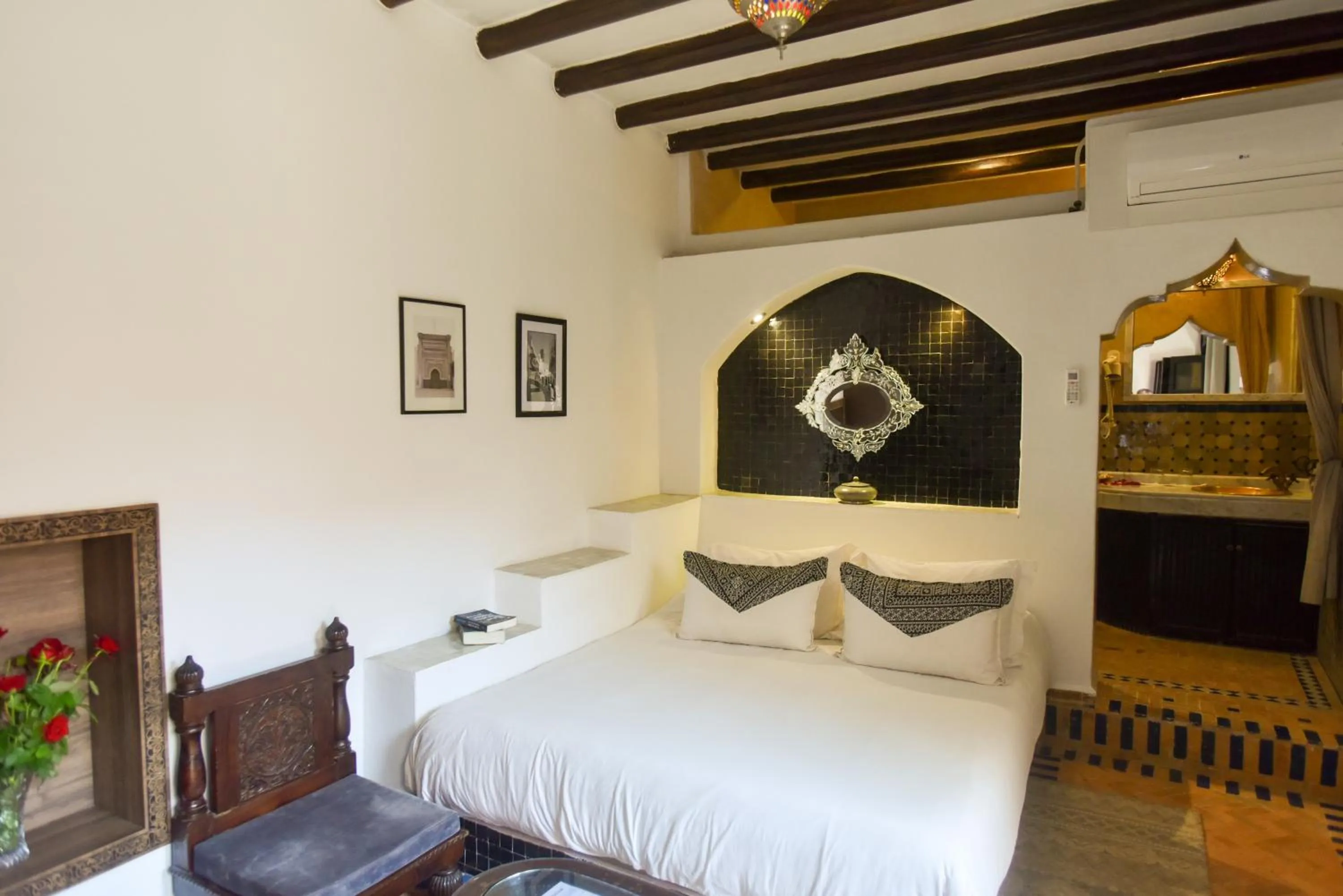 Photo of the whole room, Bed in Riad Yacout