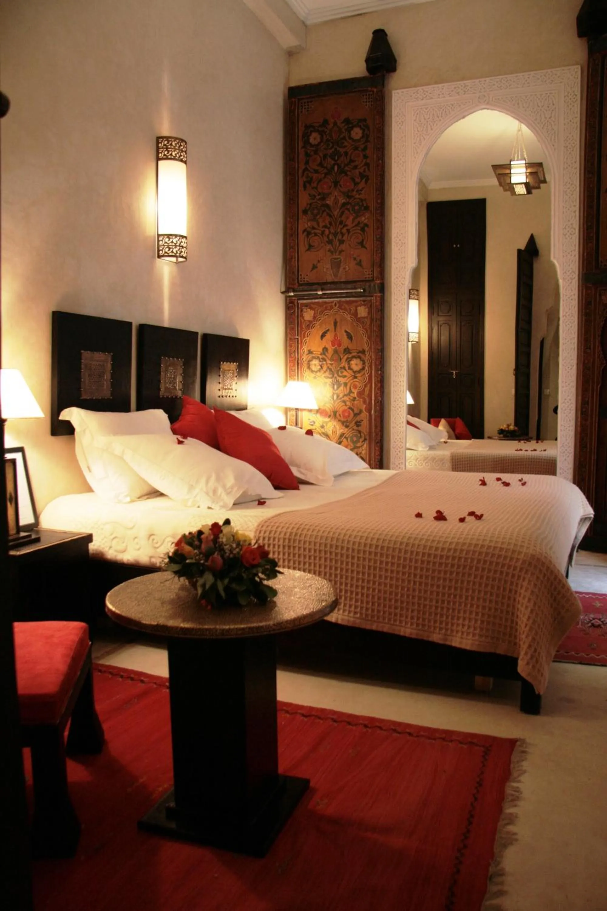 Photo of the whole room, Bed in Riad Diana