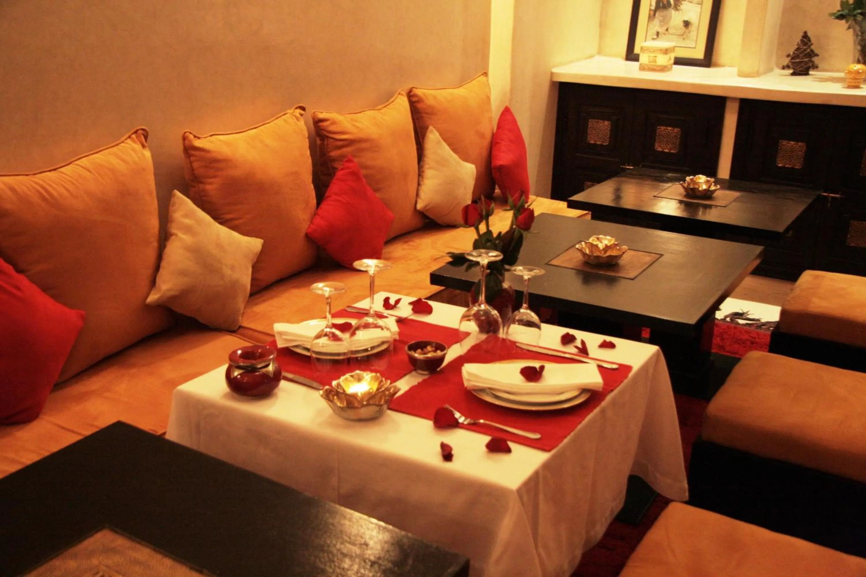 Restaurant/places to eat in Riad Diana