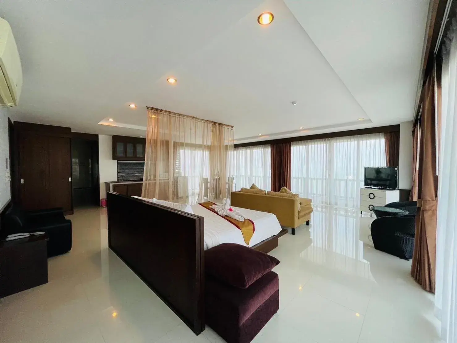 Executive Suite in The Sand Beach Pattaya Executive Suite in The Sand Beach Pattaya