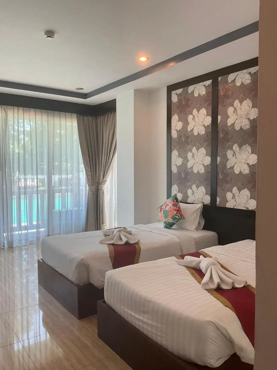 Deluxe Double or Twin Room with Ocean View in The Sand Beach Pattaya Deluxe Double or Twin Room with Ocean View in The Sand Beach Pattaya