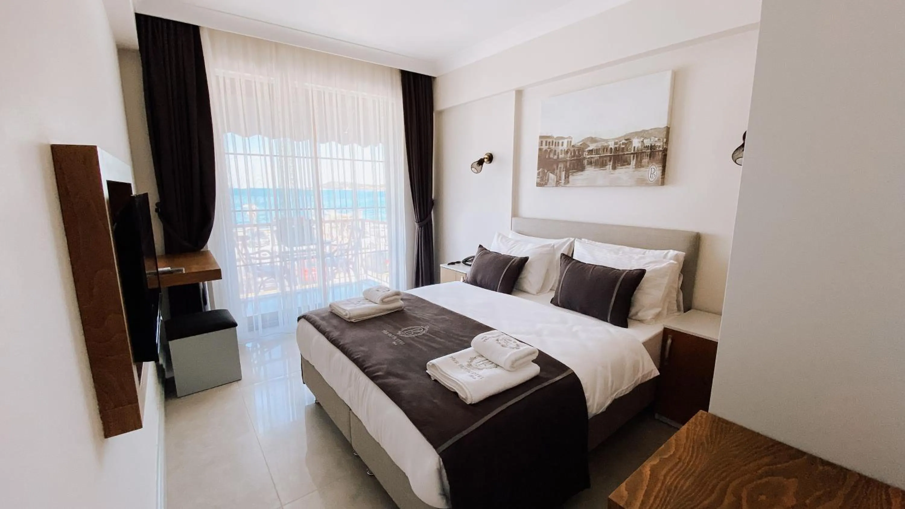 Bed in THE PİER OF URLA