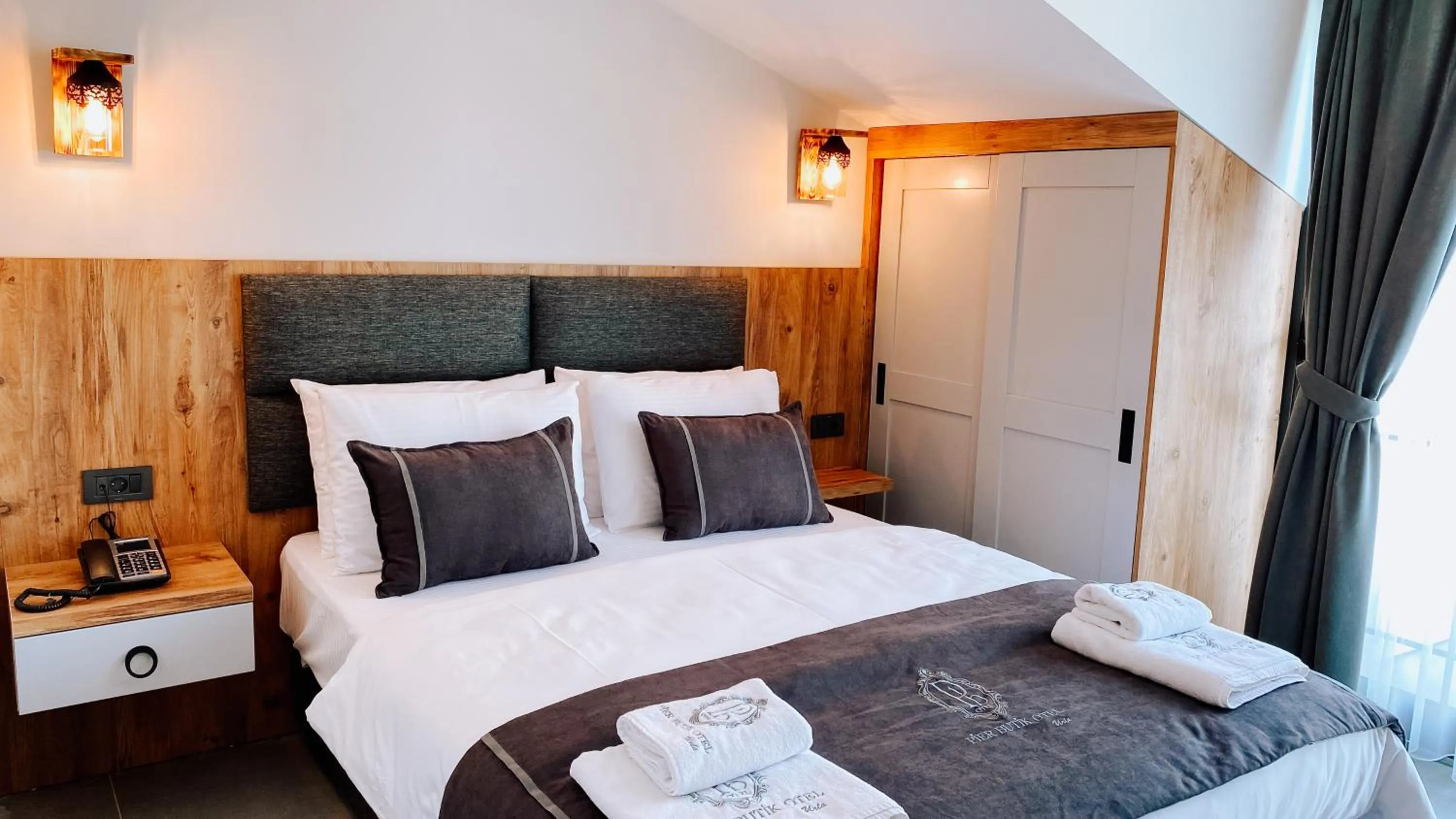 Bed in THE PİER OF URLA