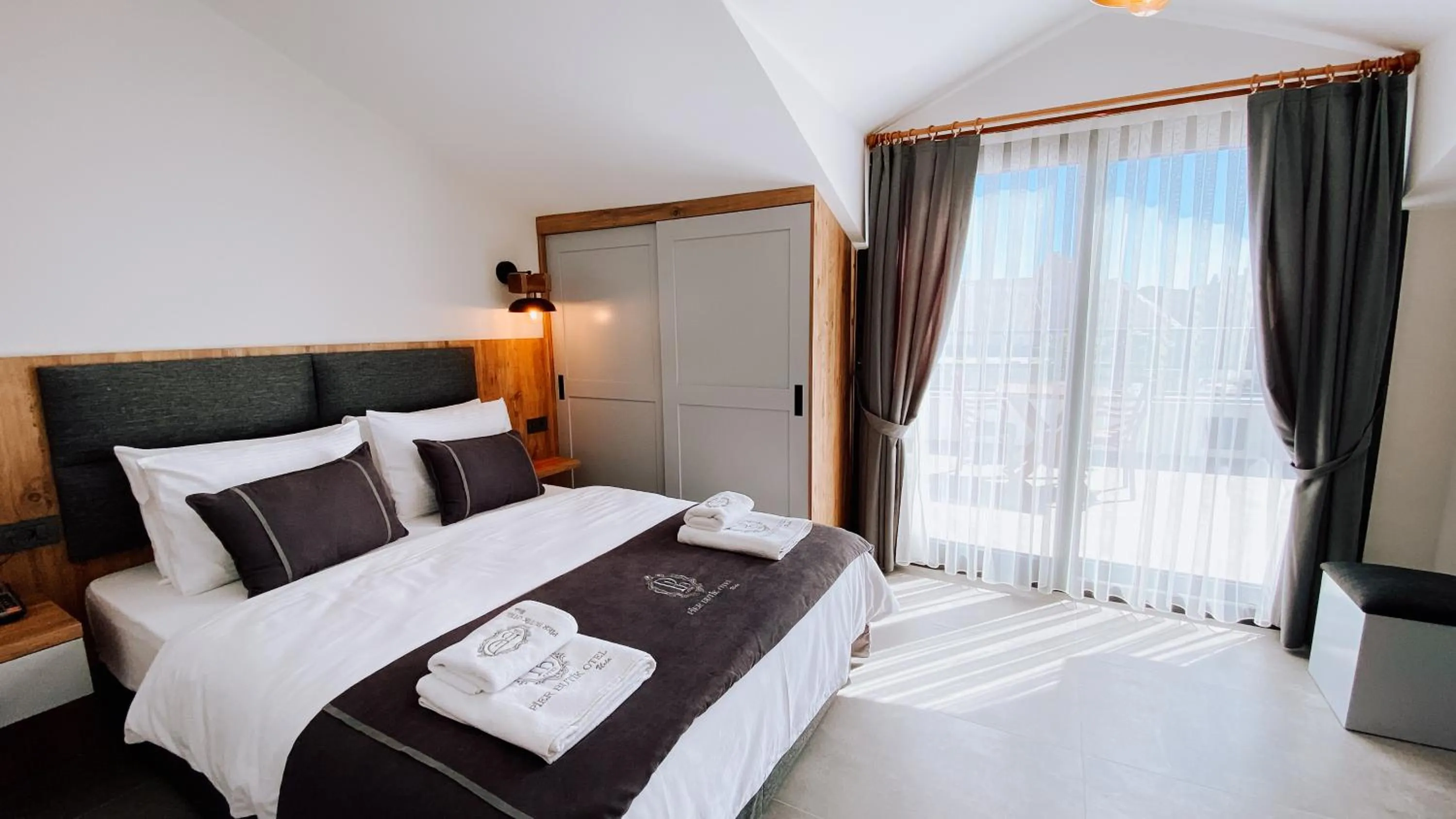 Bed in THE PİER OF URLA