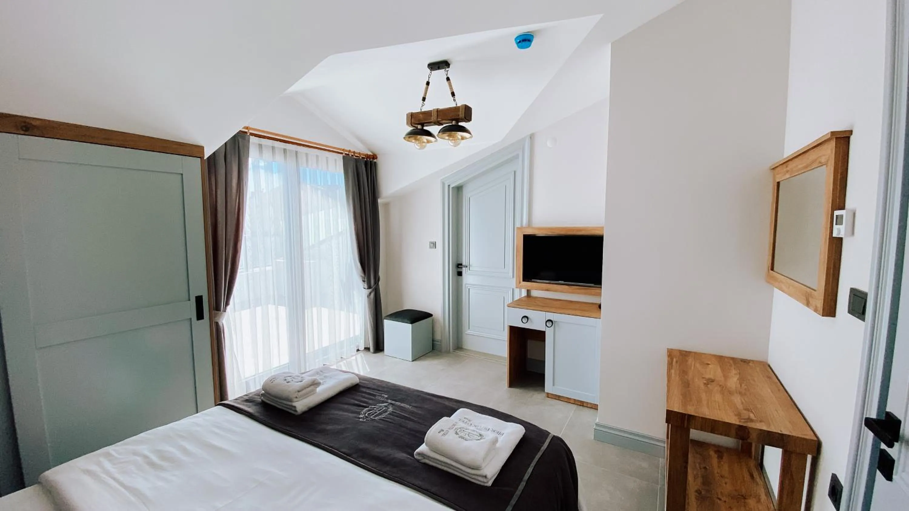 Bed in THE PİER OF URLA