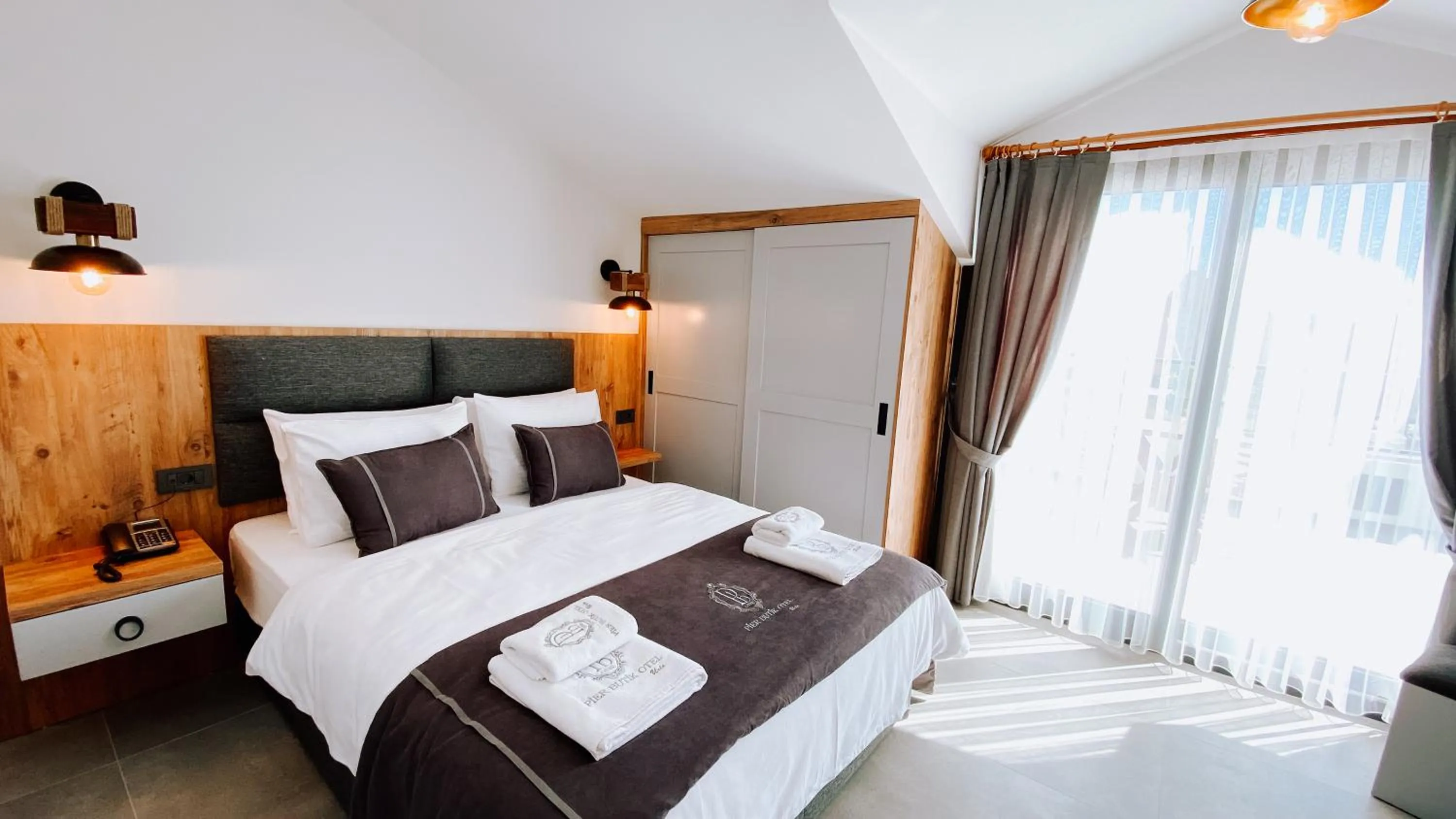 Bed in THE PİER OF URLA