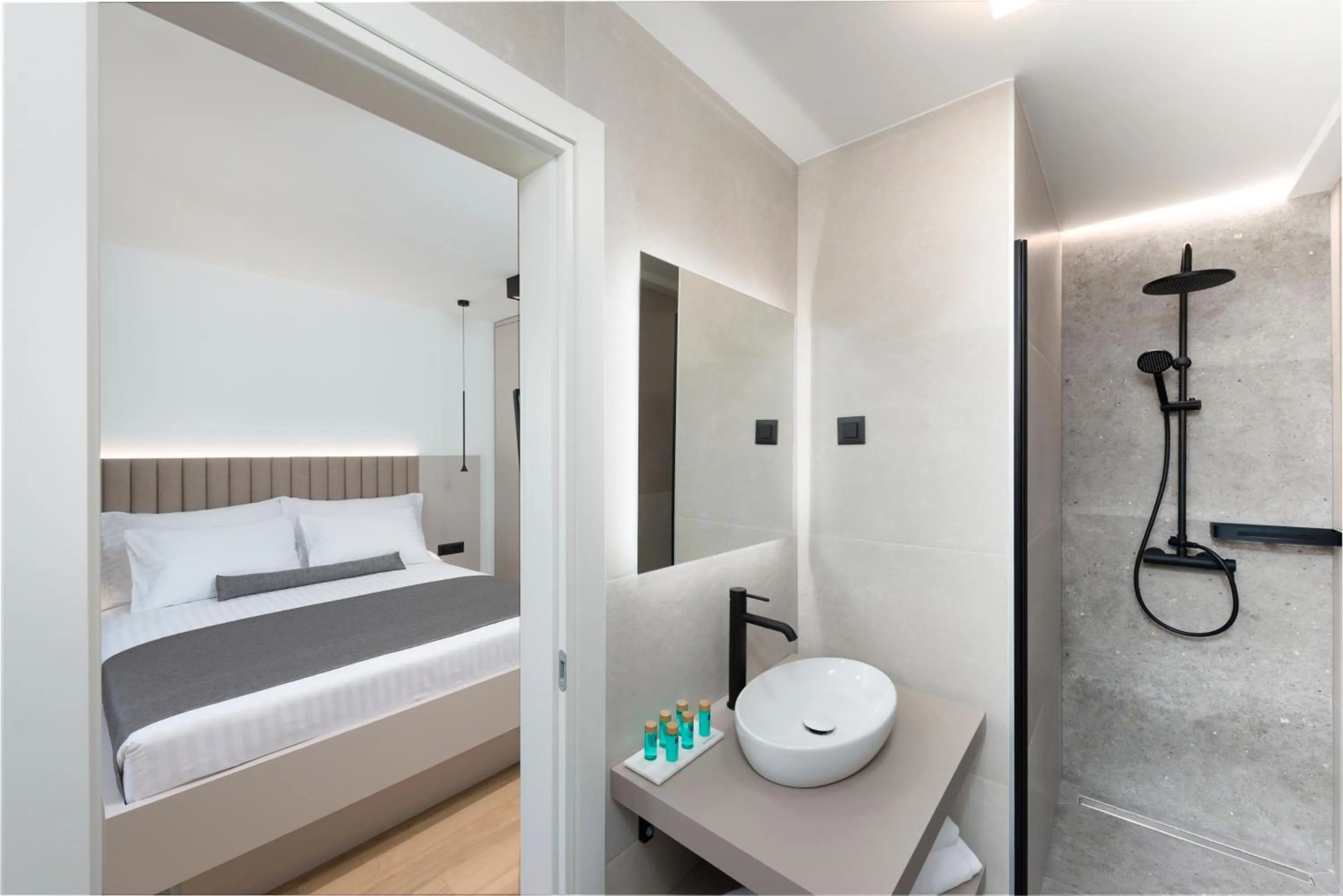 Shower, Bed in "Villa AnMari" The Cavtat View Residence