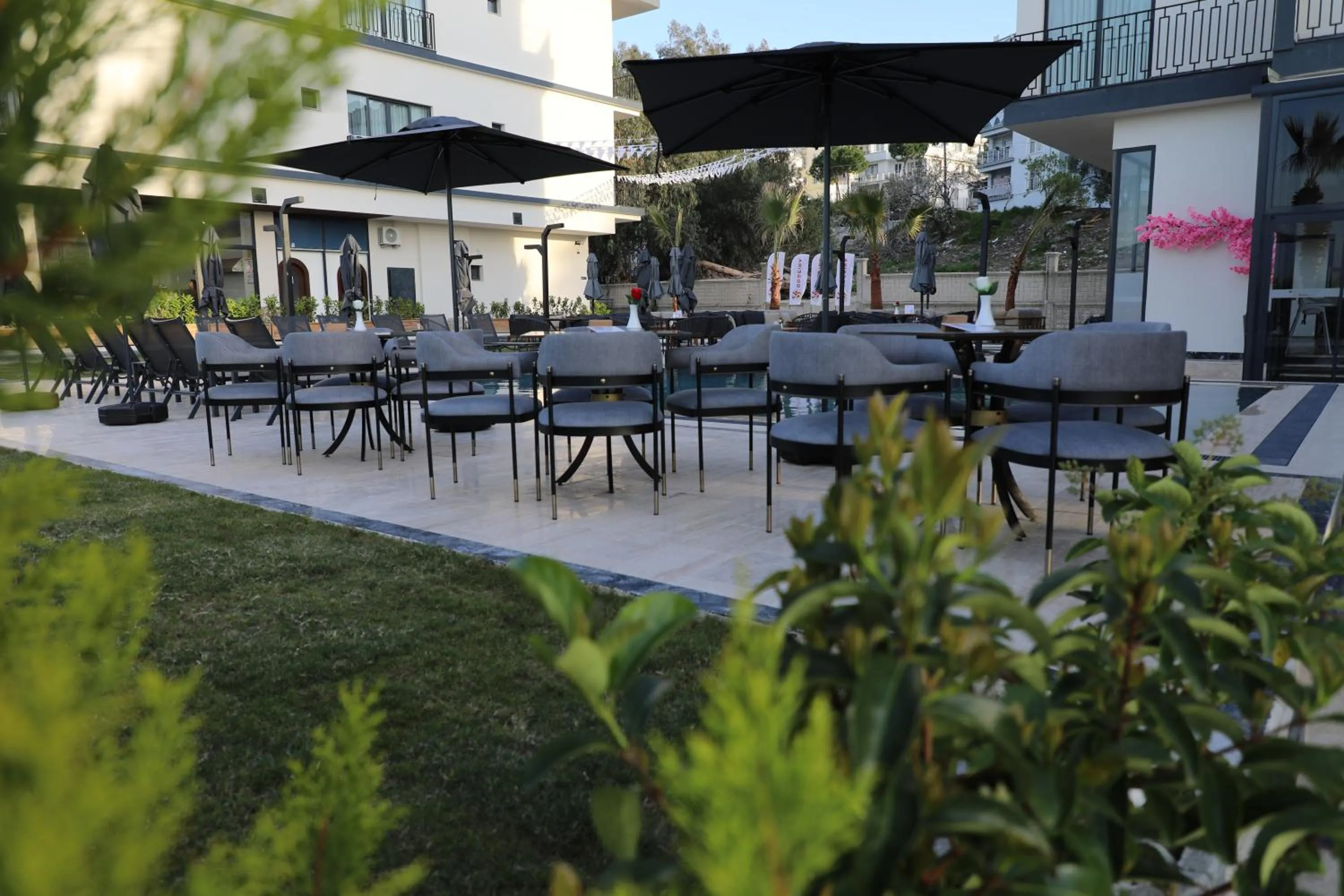 Restaurant/places to eat in ROSEIRA MAR-INN LUXURY