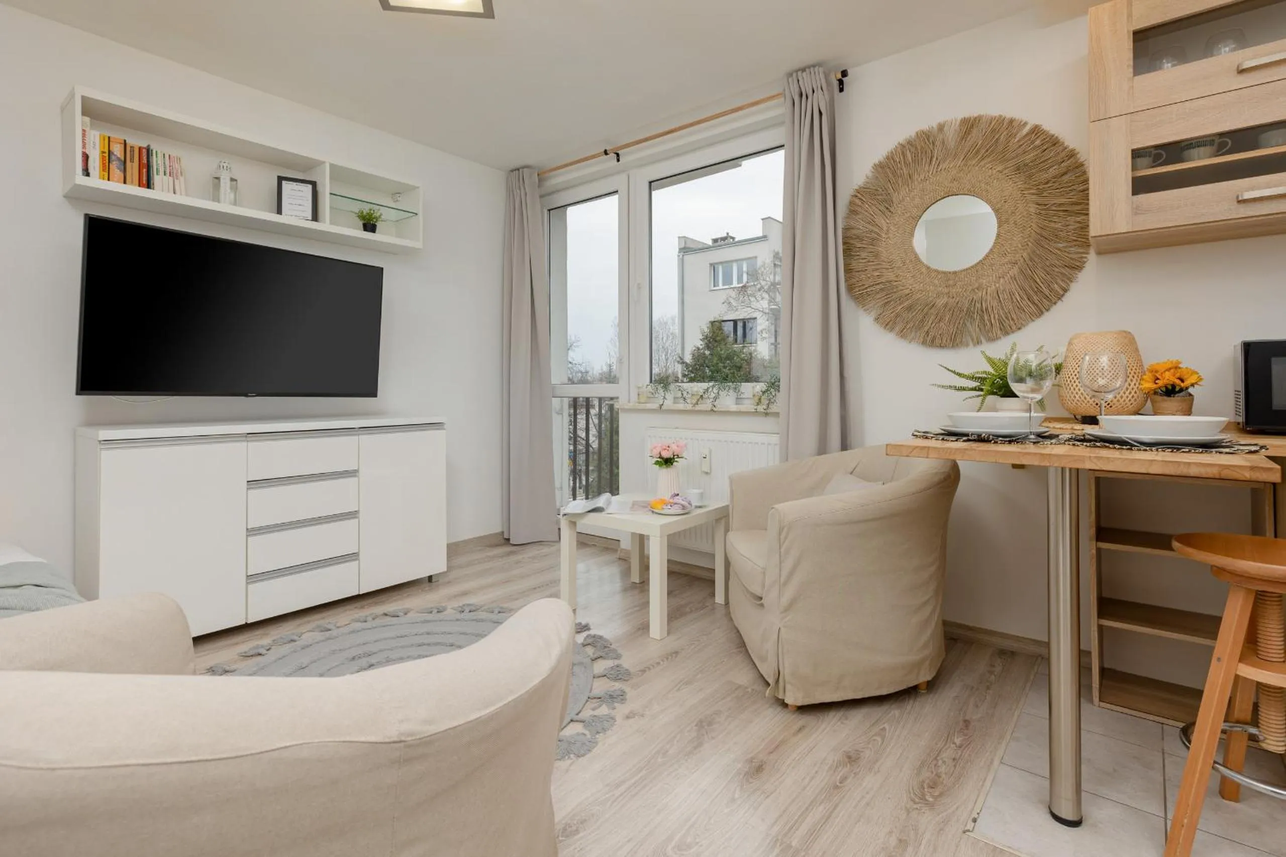 Light Studio with Balcony by Noclegi Renters