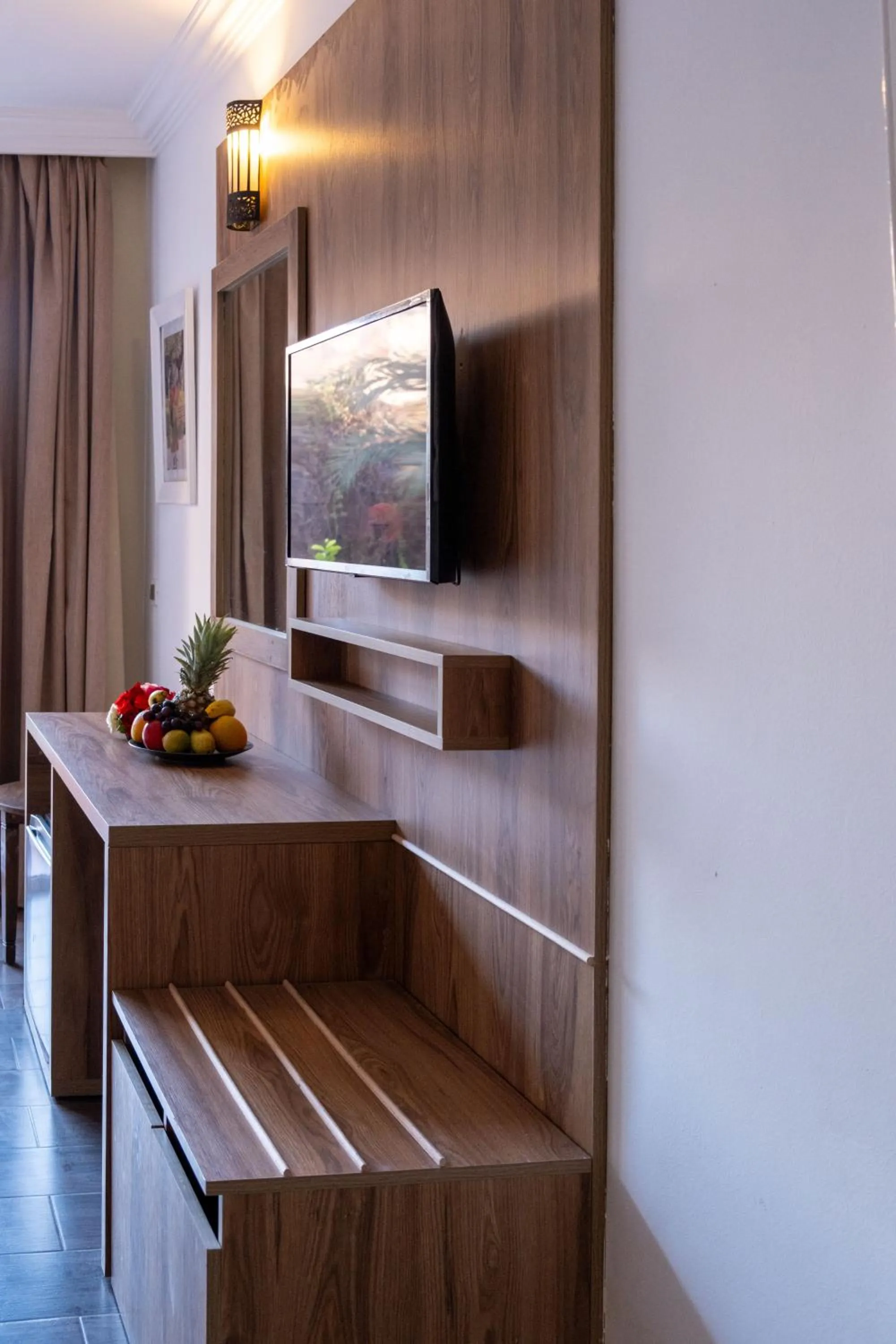 TV and multimedia in Imperial Holiday Hôtel & spa