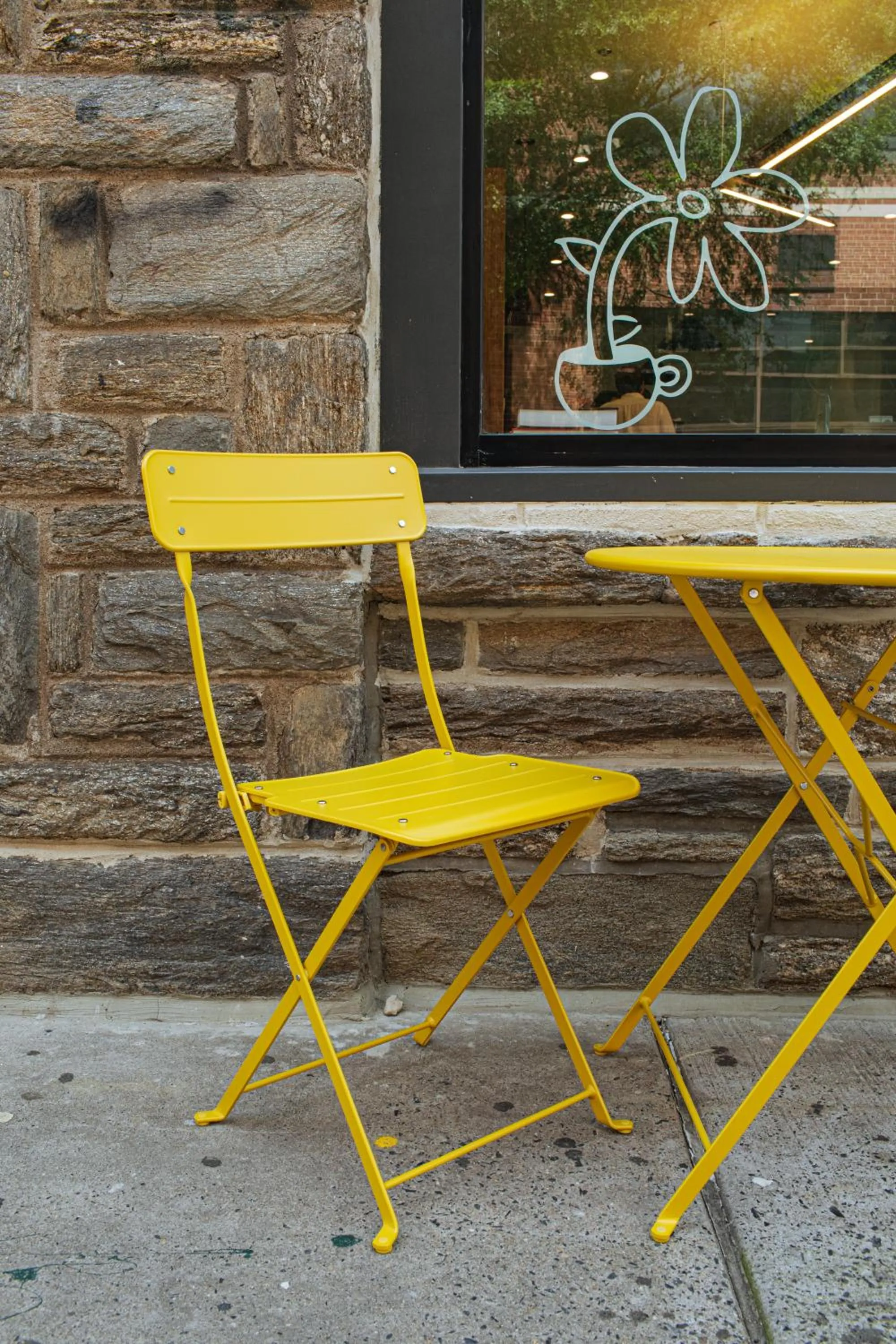 Restaurant/places to eat in YOWIE Hotel