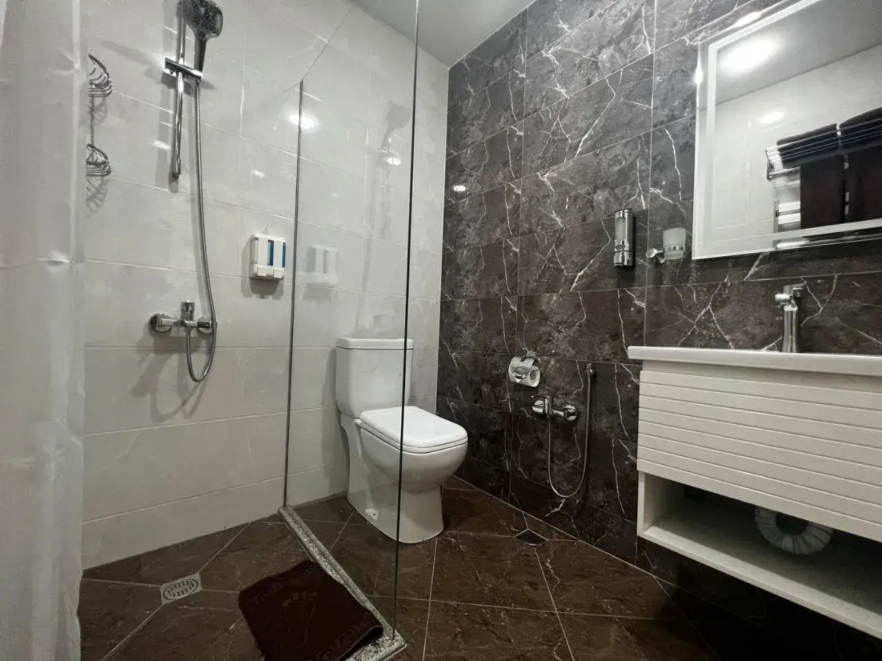 Deluxe Queen Room - single occupancy in Sun City Hotel & Spa Naftalan Deluxe Queen Room - single occupancy in Sun City Hotel & Spa Naftalan