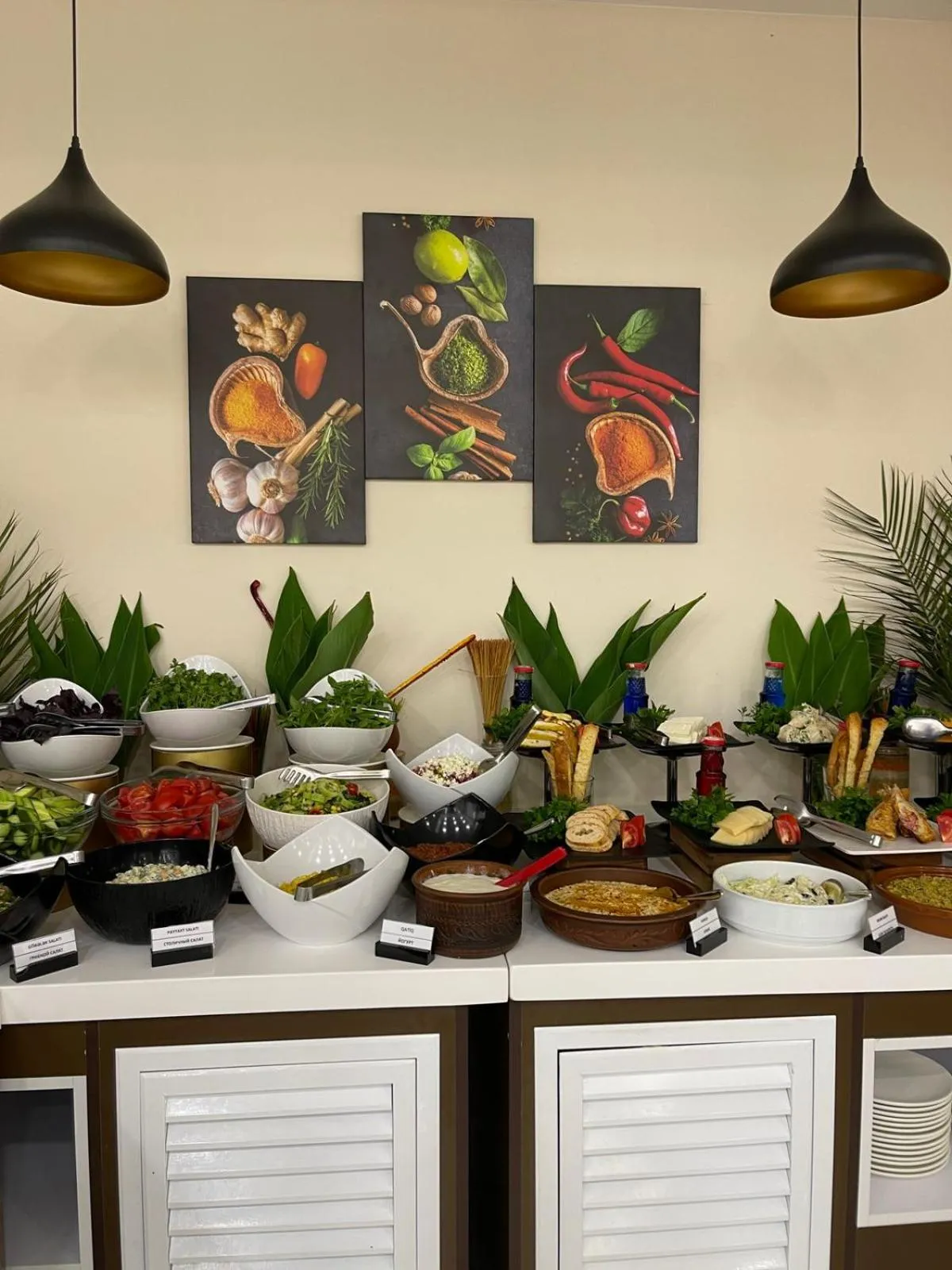 Restaurant/places to eat in Sun City Hotel & Spa Naftalan