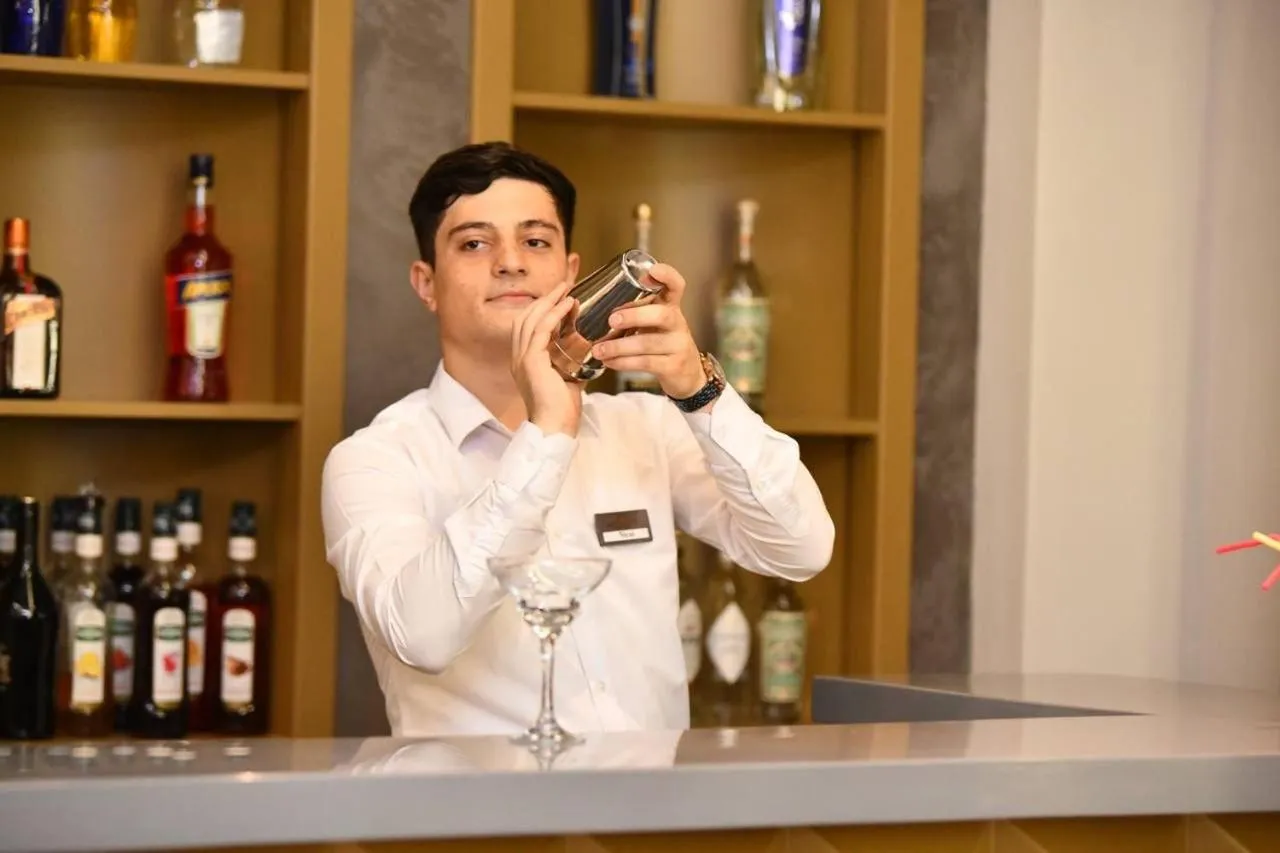 Lounge or bar in Sun City Hotel & Spa Naftalan