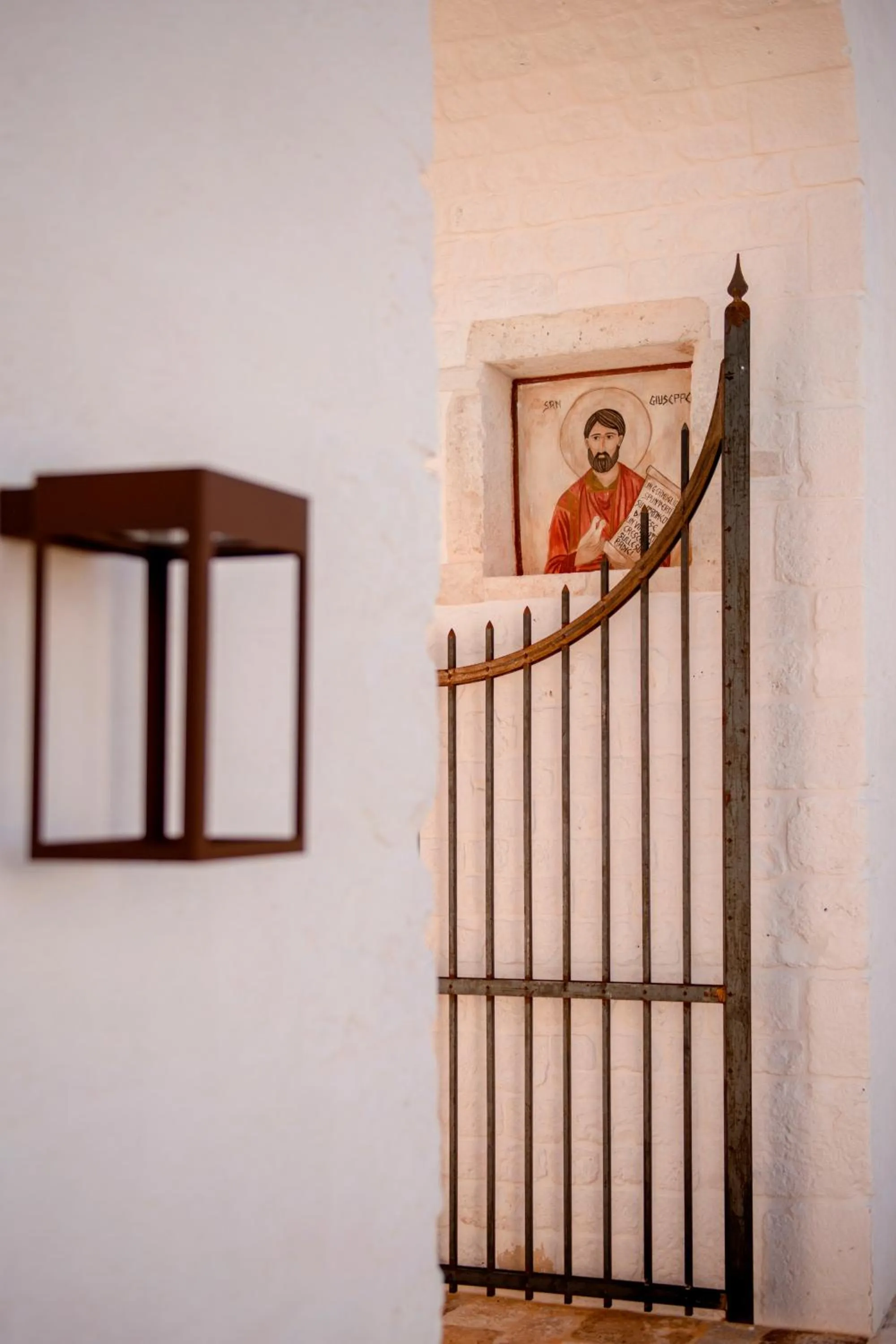 Decorative detail in Masseria Auraterrae