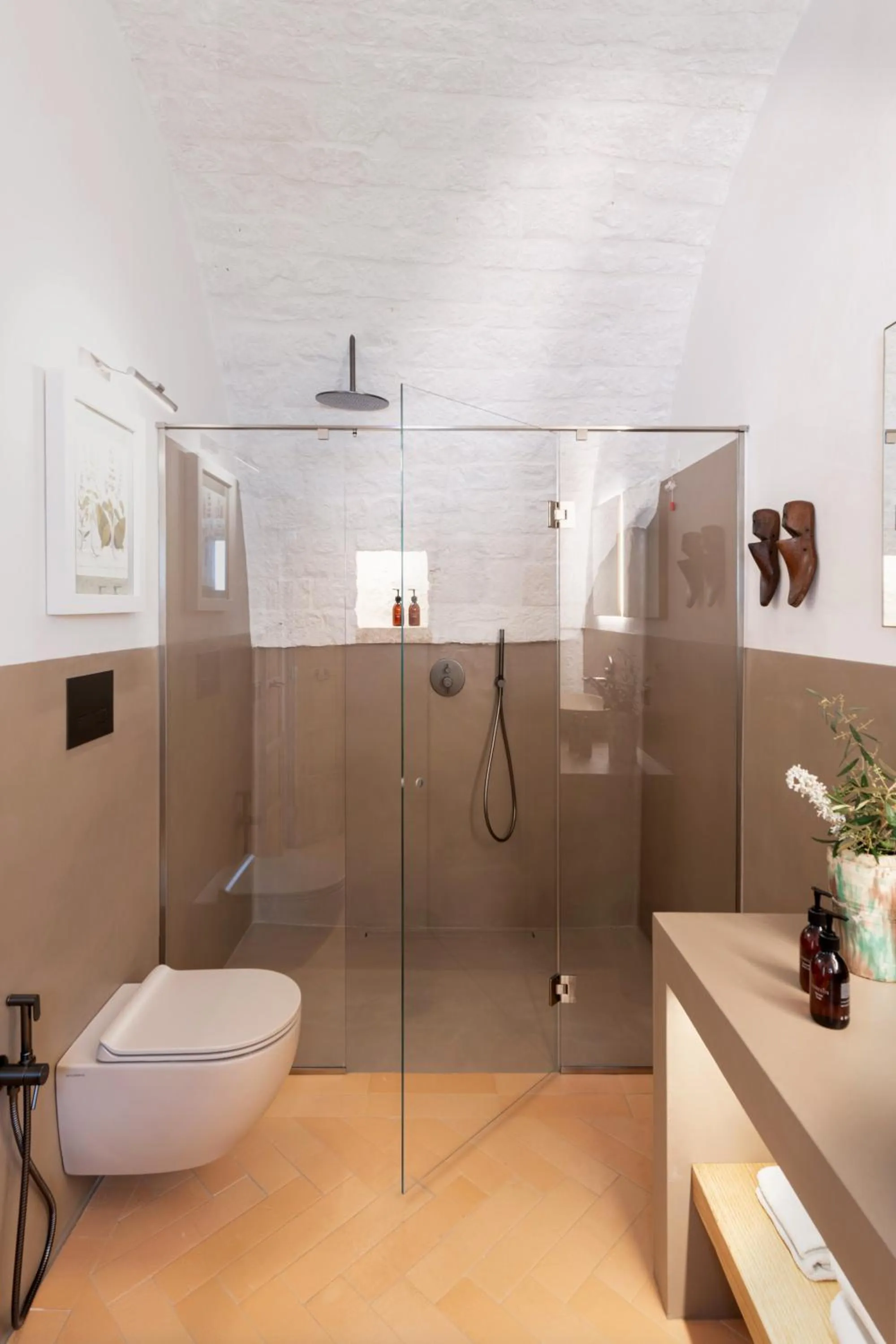Shower in Masseria Auraterrae