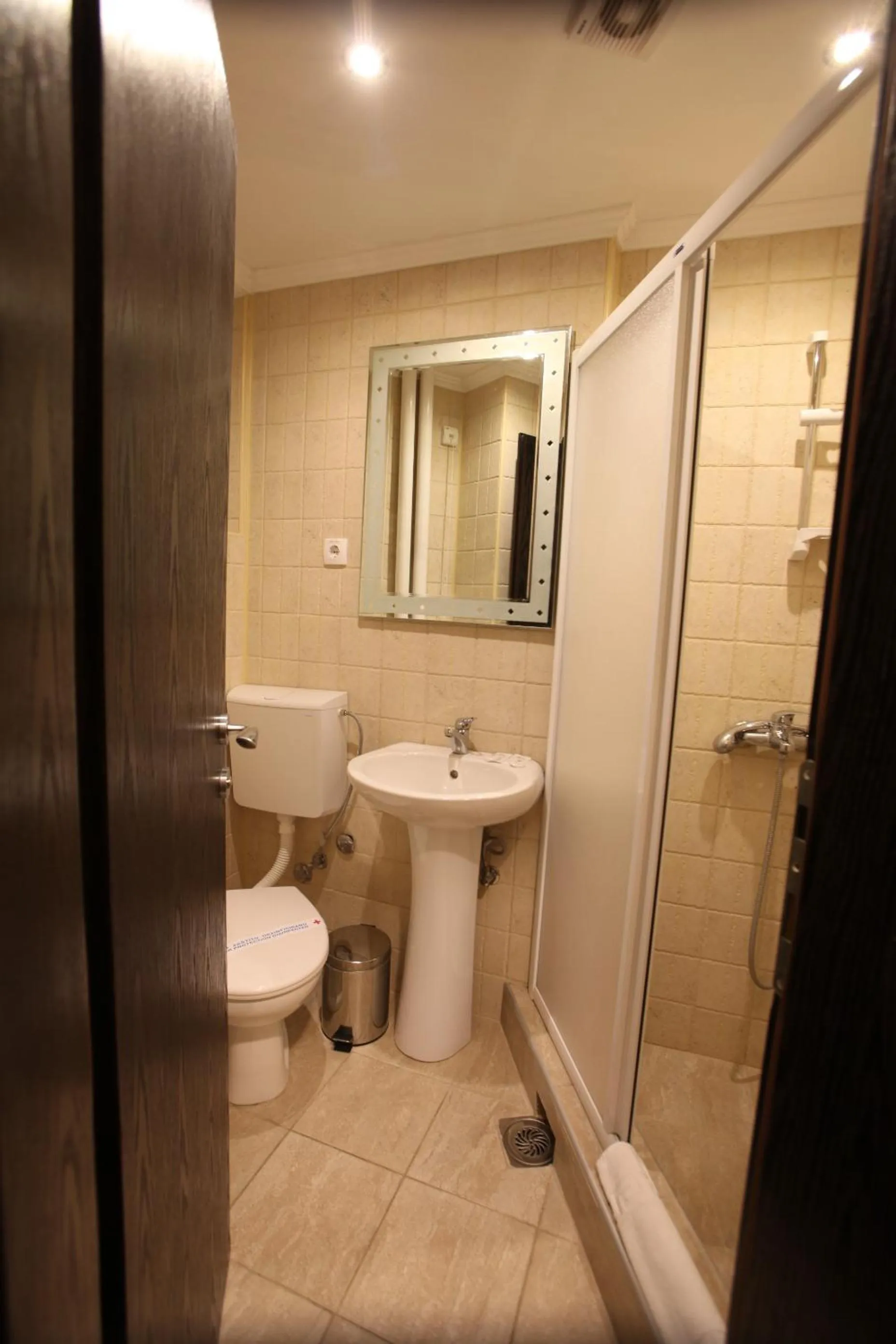 Shower in Hotel Petrus