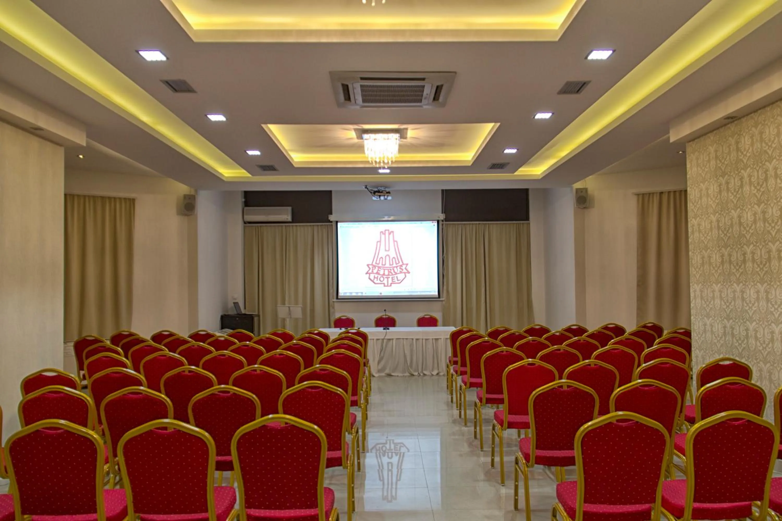 Business facilities in Hotel Petrus