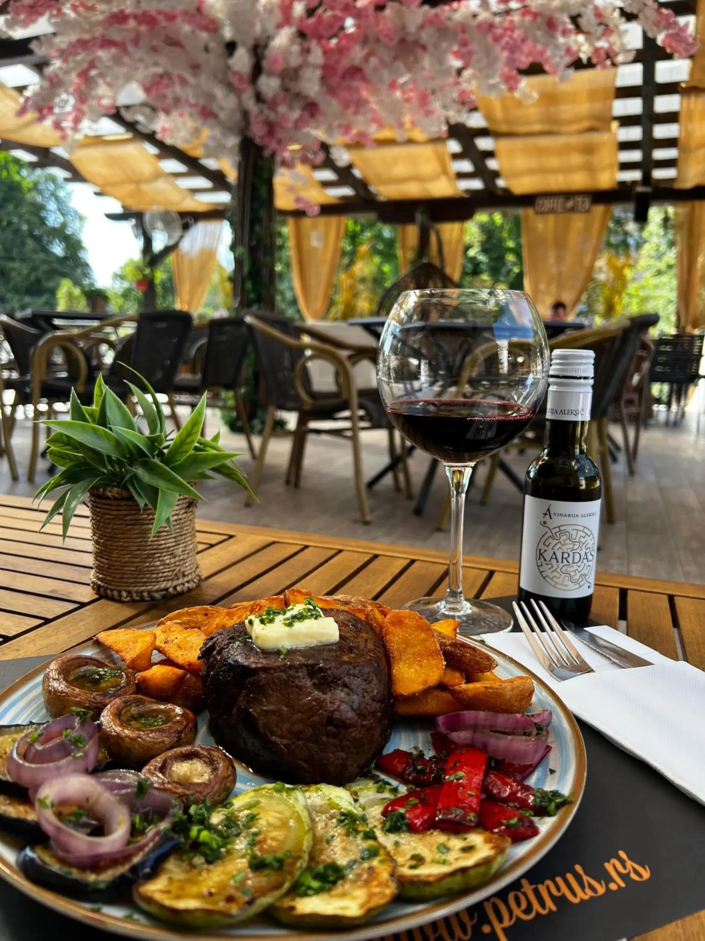 Restaurant/places to eat in Hotel Petrus Restaurant/places to eat in Hotel Petrus