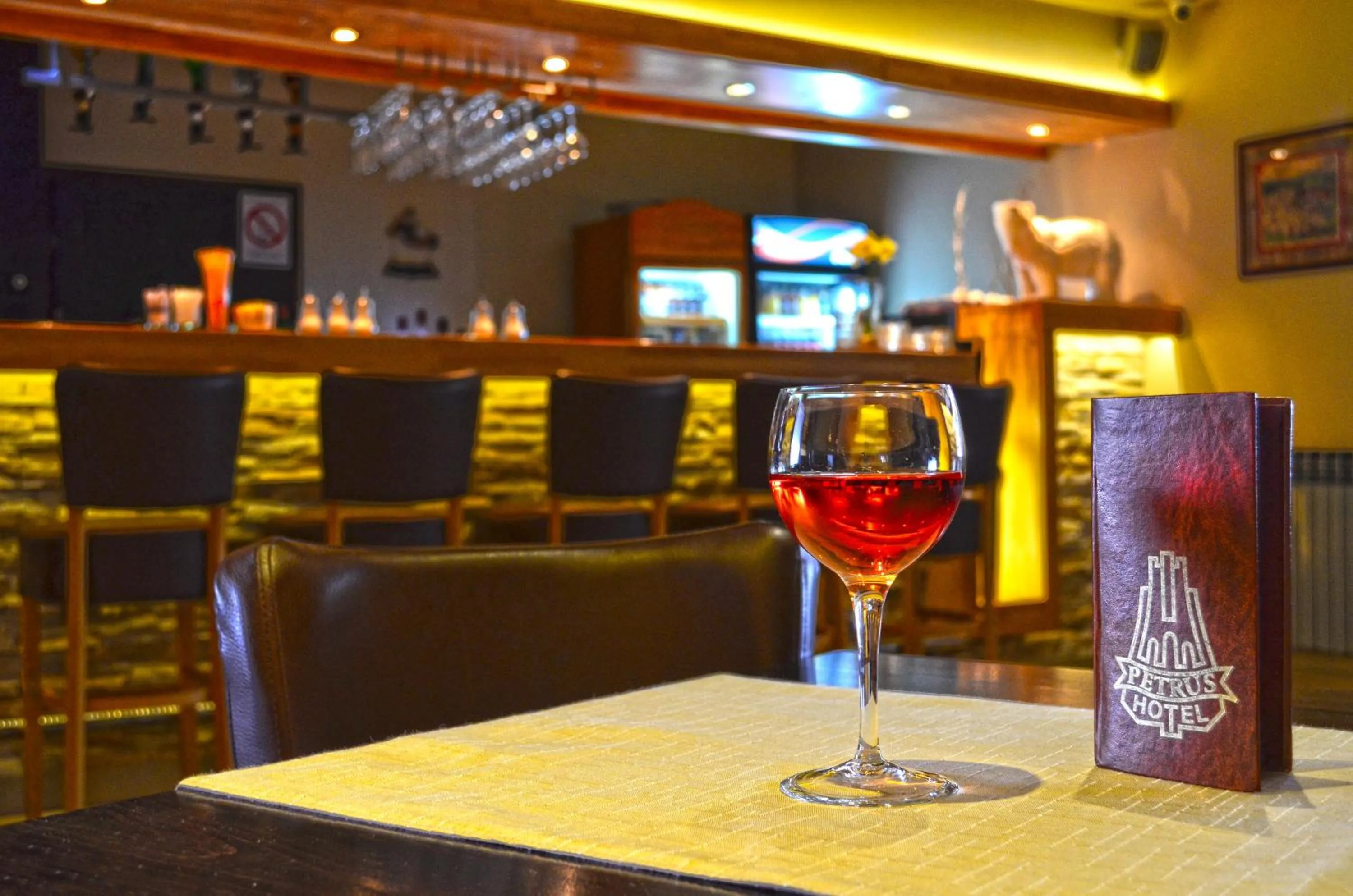 Restaurant/places to eat in Hotel Petrus