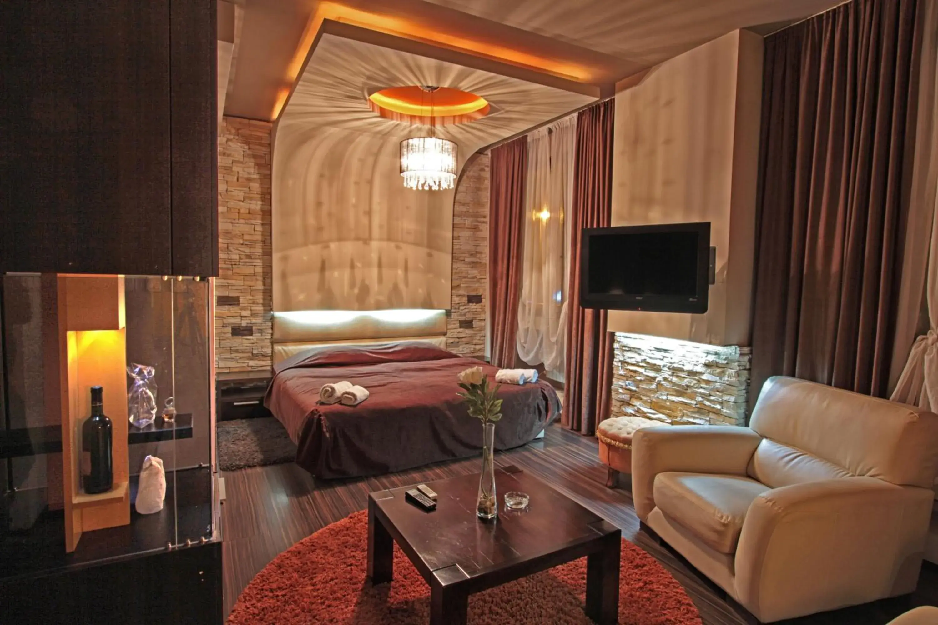 TV and multimedia, Bed in Hotel Petrus TV and multimedia, Bed in Hotel Petrus