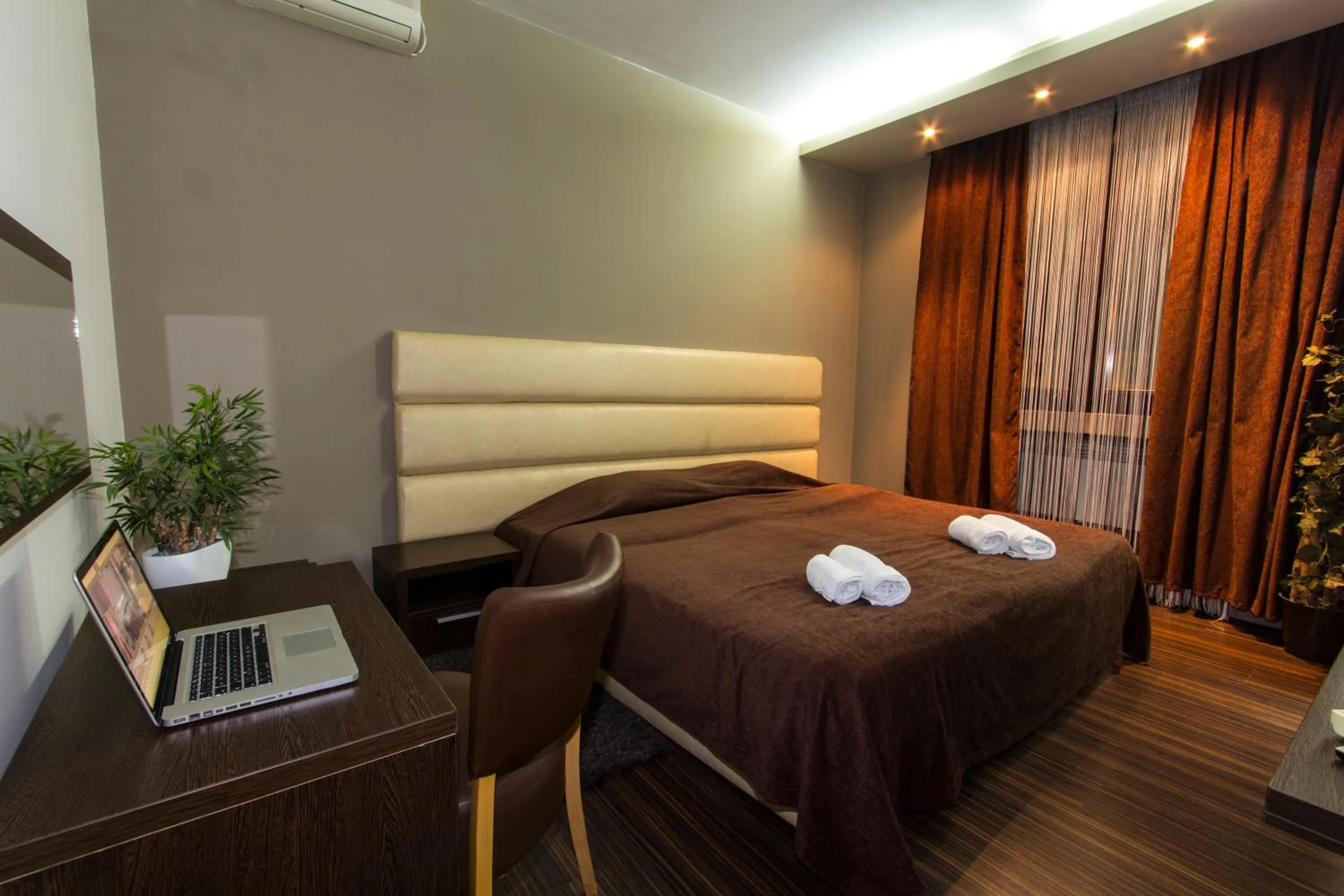 Bedroom, Bed in Hotel Petrus