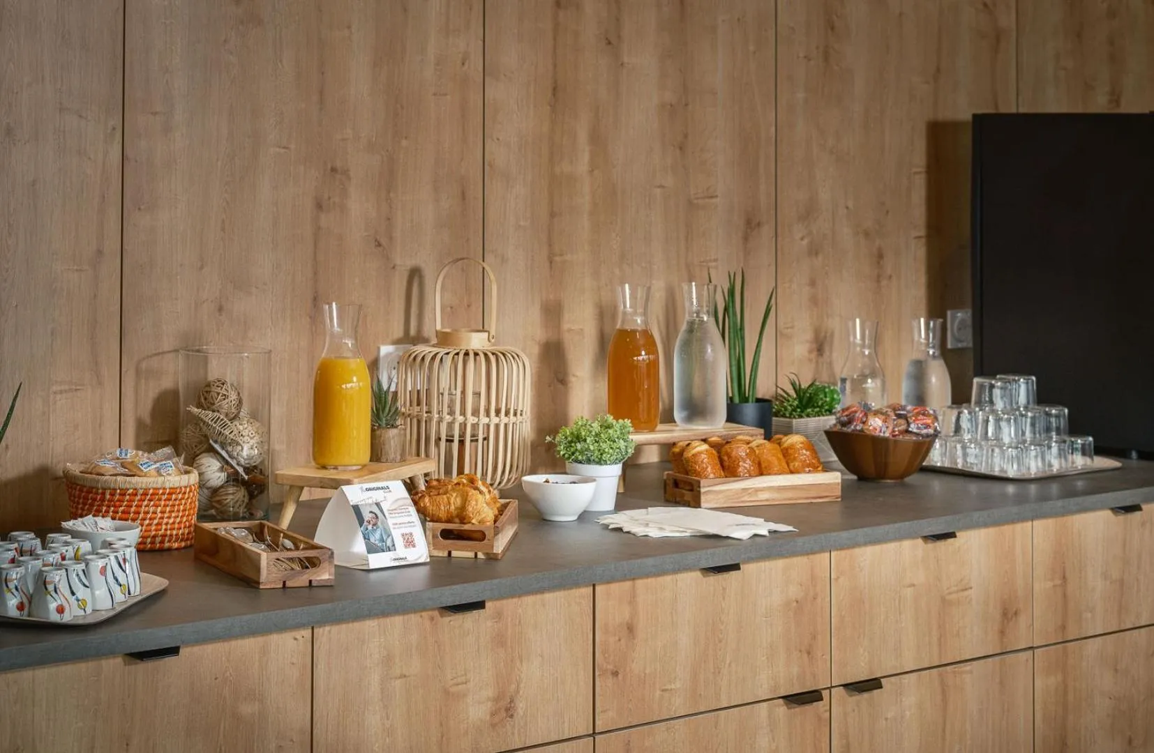 Breakfast in The Originals City, Relais d'Estillac, Agen Sud