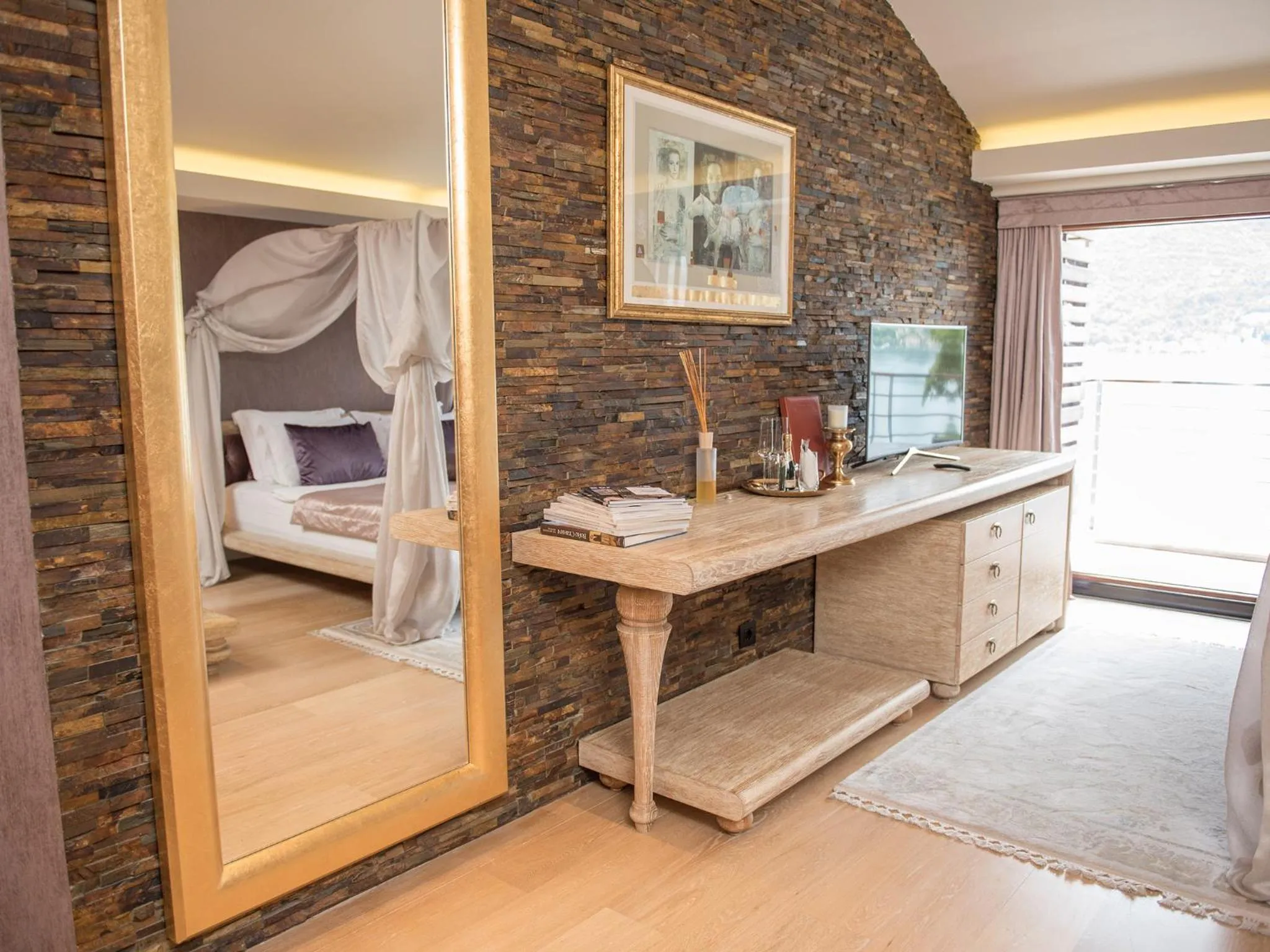 Decorative detail, Bed in Hotel Forza Mare