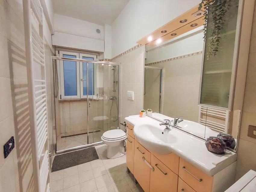 Ampio Quadrilocale 8 Pax vista mare
