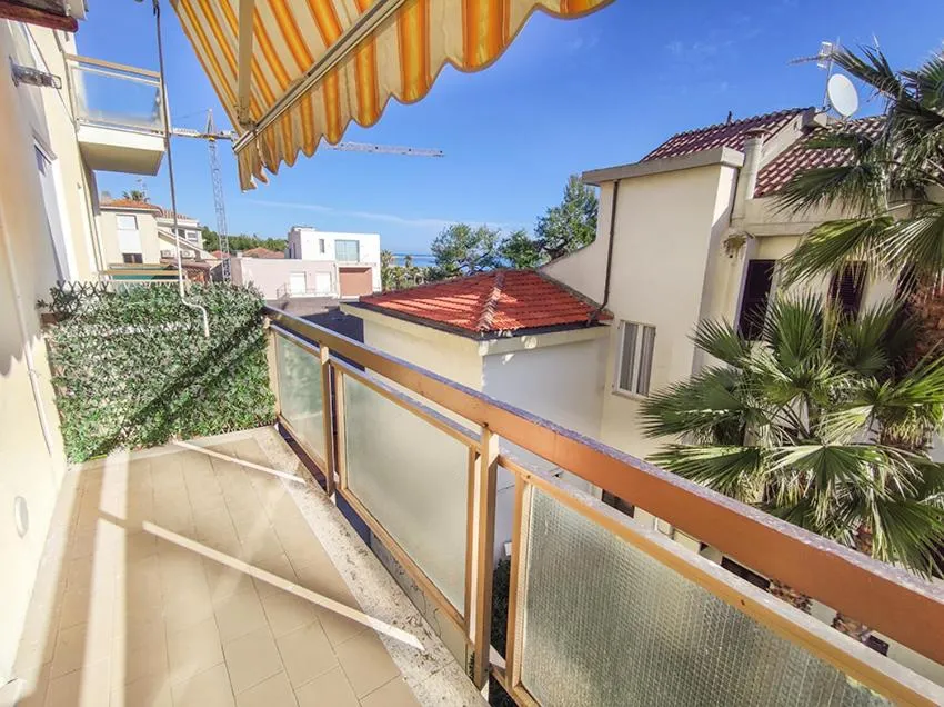 Ampio Quadrilocale 8 Pax vista mare
