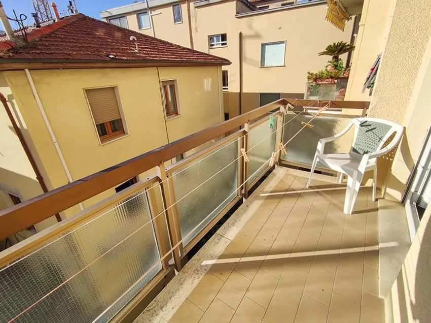 Ampio Quadrilocale 8 Pax vista mare
