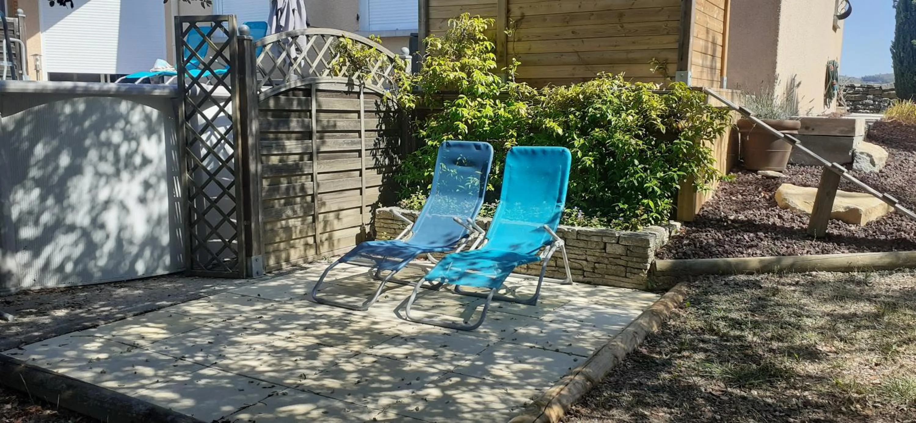 Patio in Chambre d'hôtes Des couleurs et des Mots