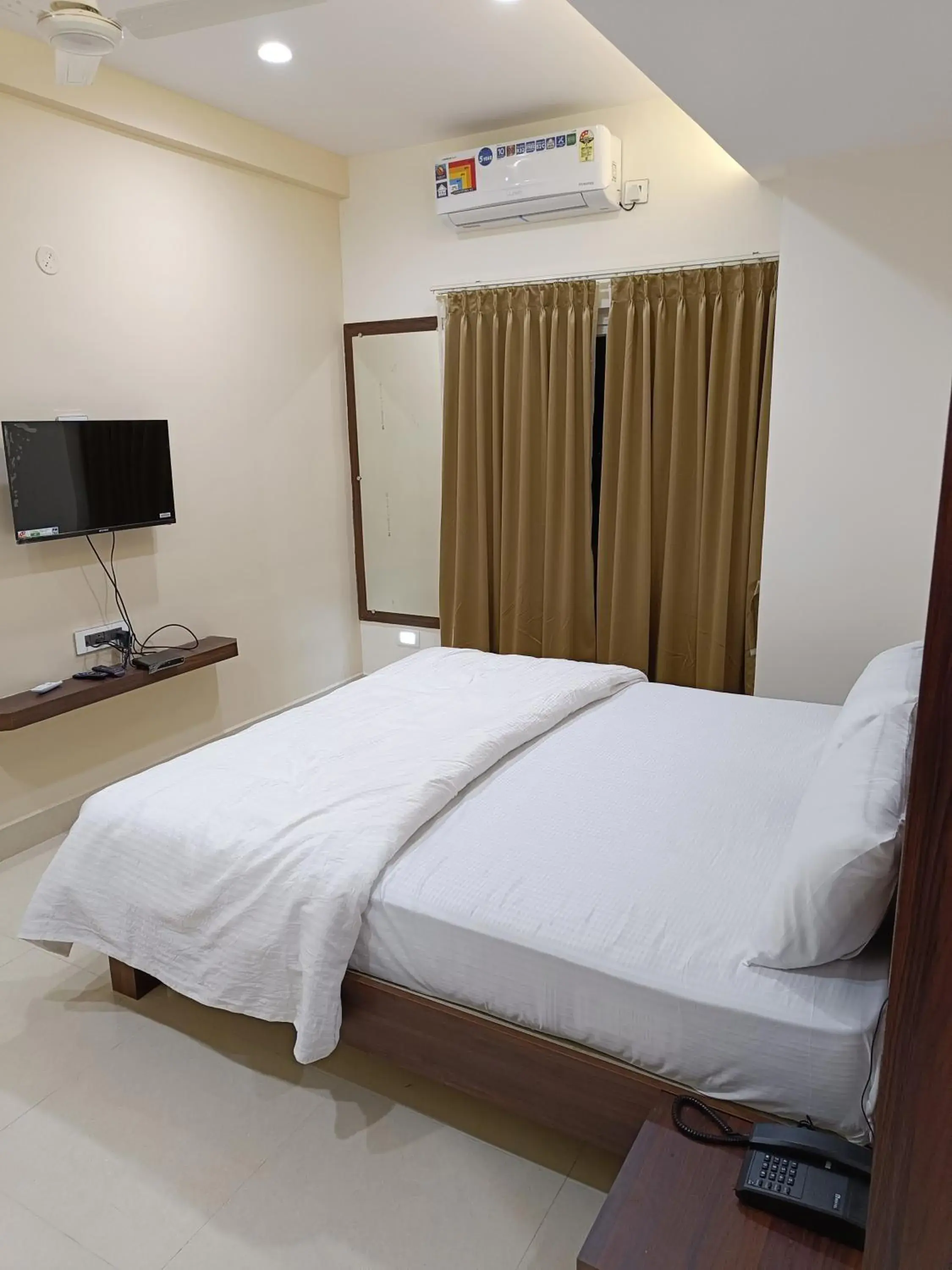 TV and multimedia, Bed in RK COMFORTS TV and multimedia, Bed in RK COMFORTS