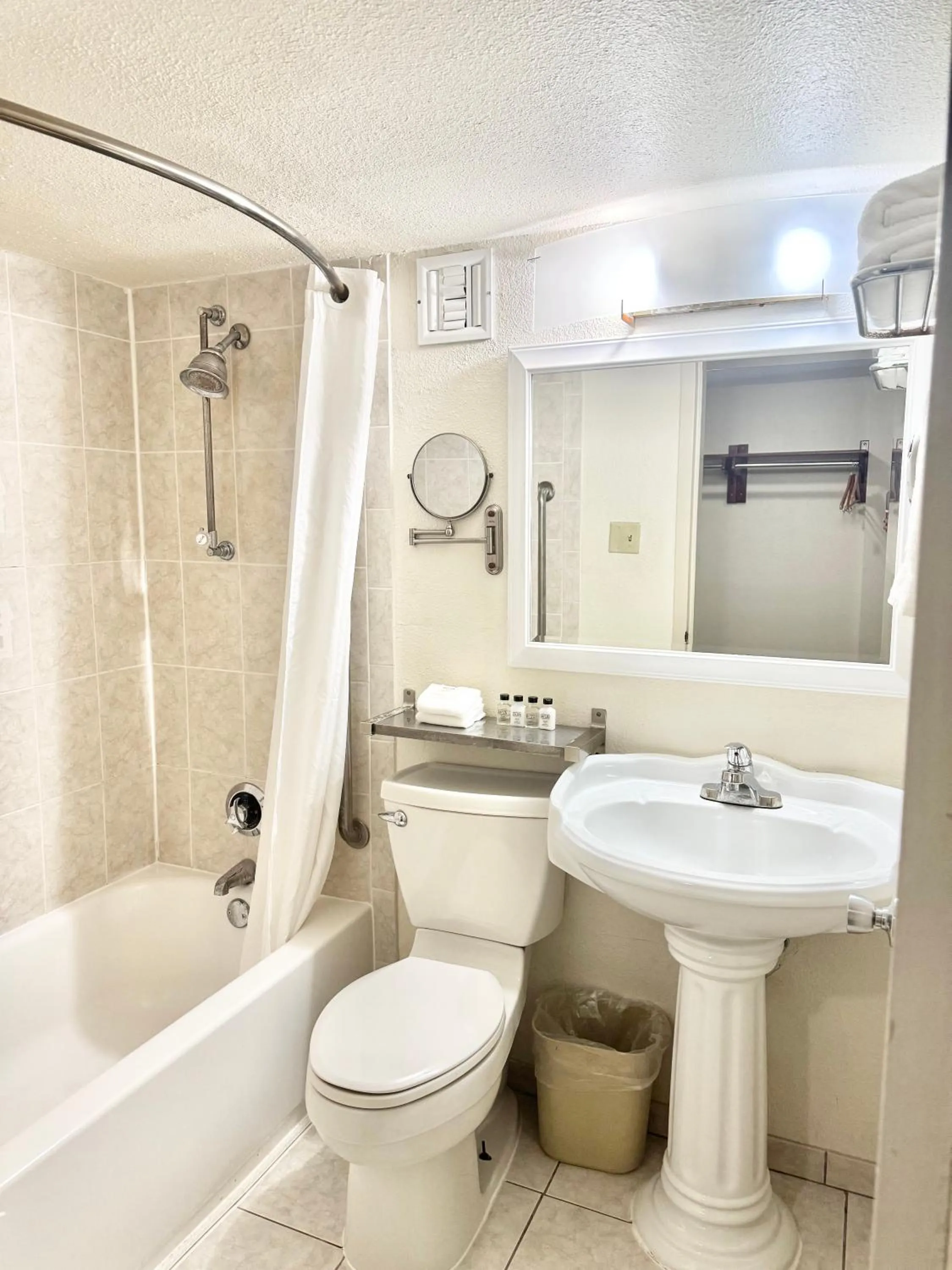 Bathroom in Executive Inn - Fort Lee