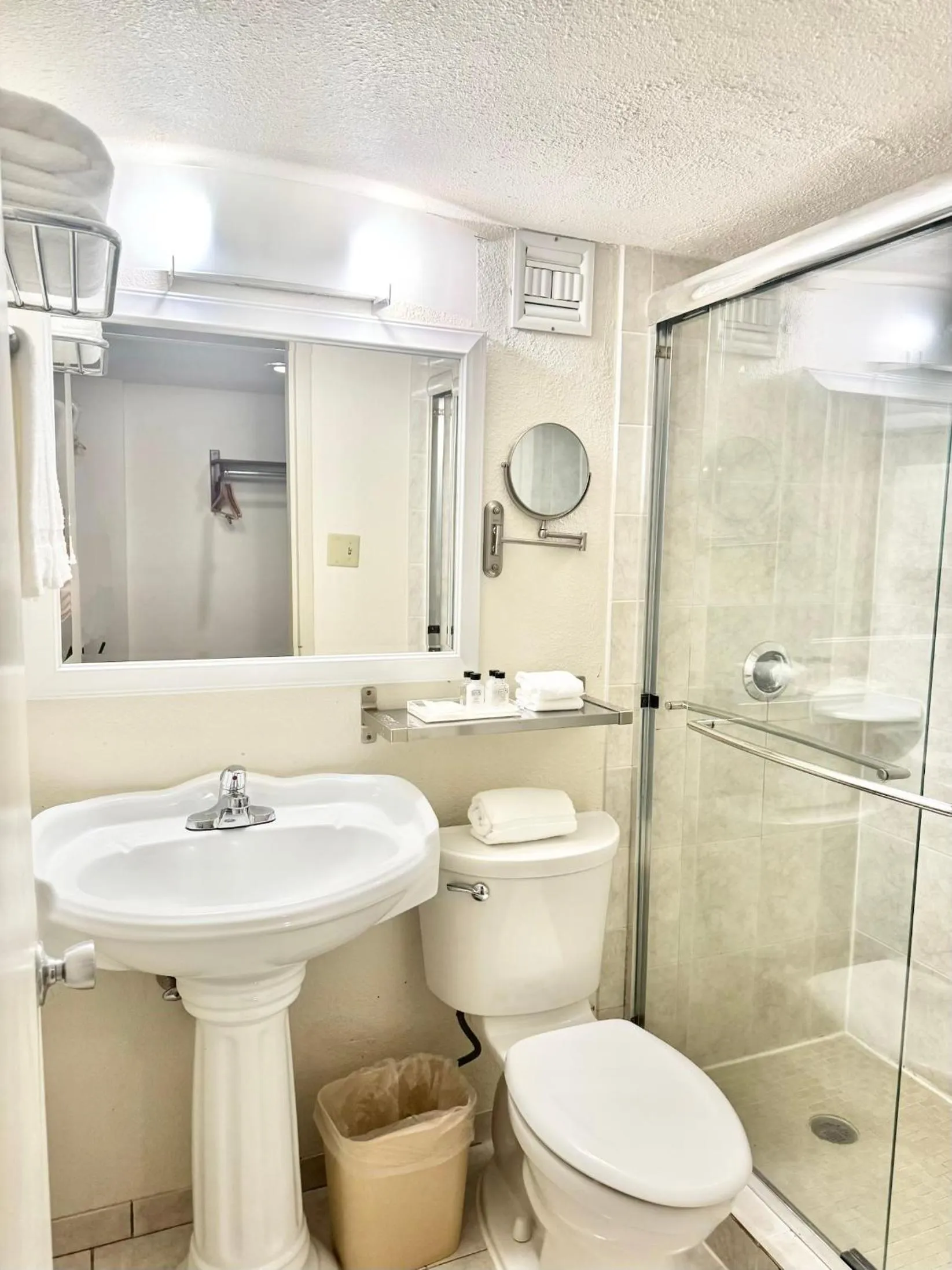 Bathroom in Executive Inn - Fort Lee