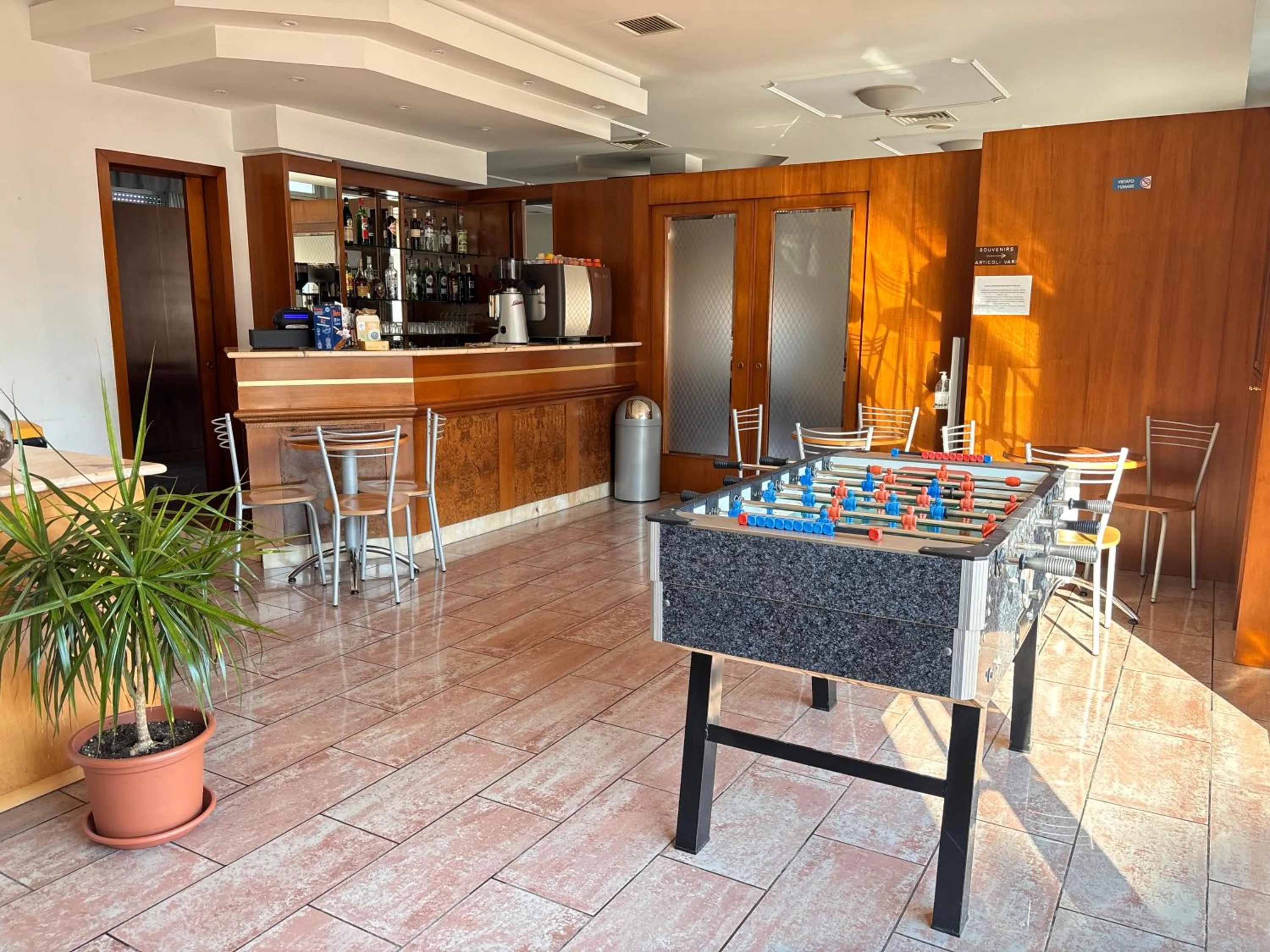 Lounge or bar in Hotel Crocenzi